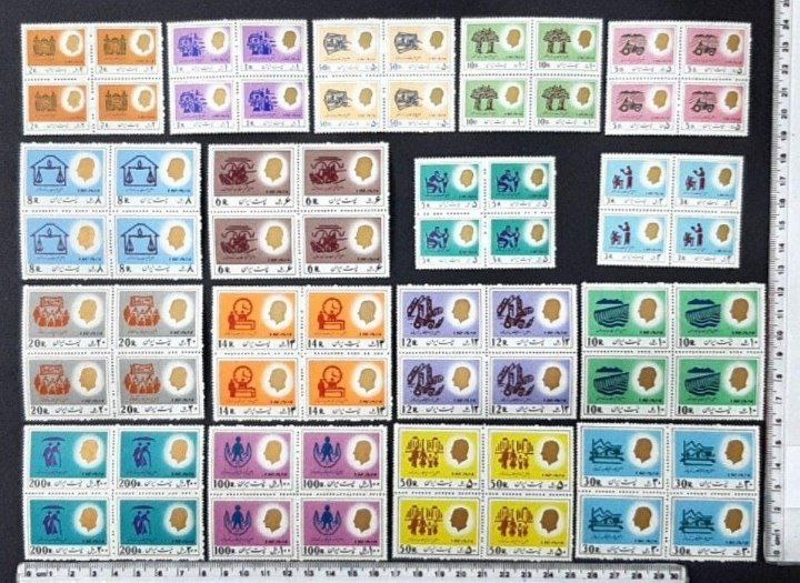 سری کامل بلوکی پستی 18 / چسب سالم،بدون شارنیه