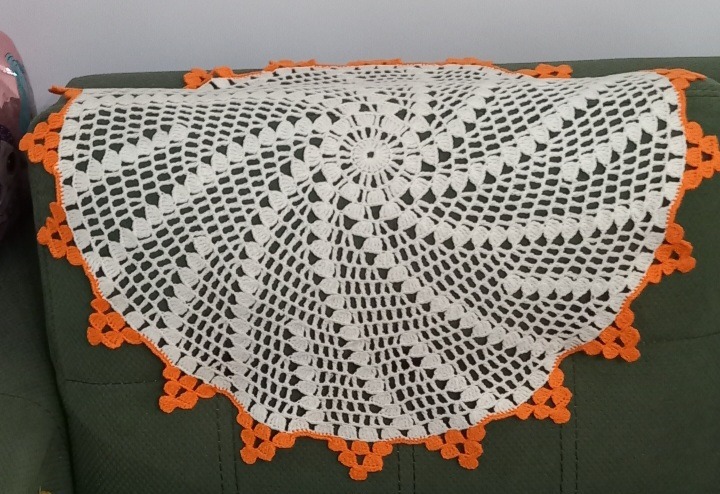 رومیزی و رومبلی طرح دار