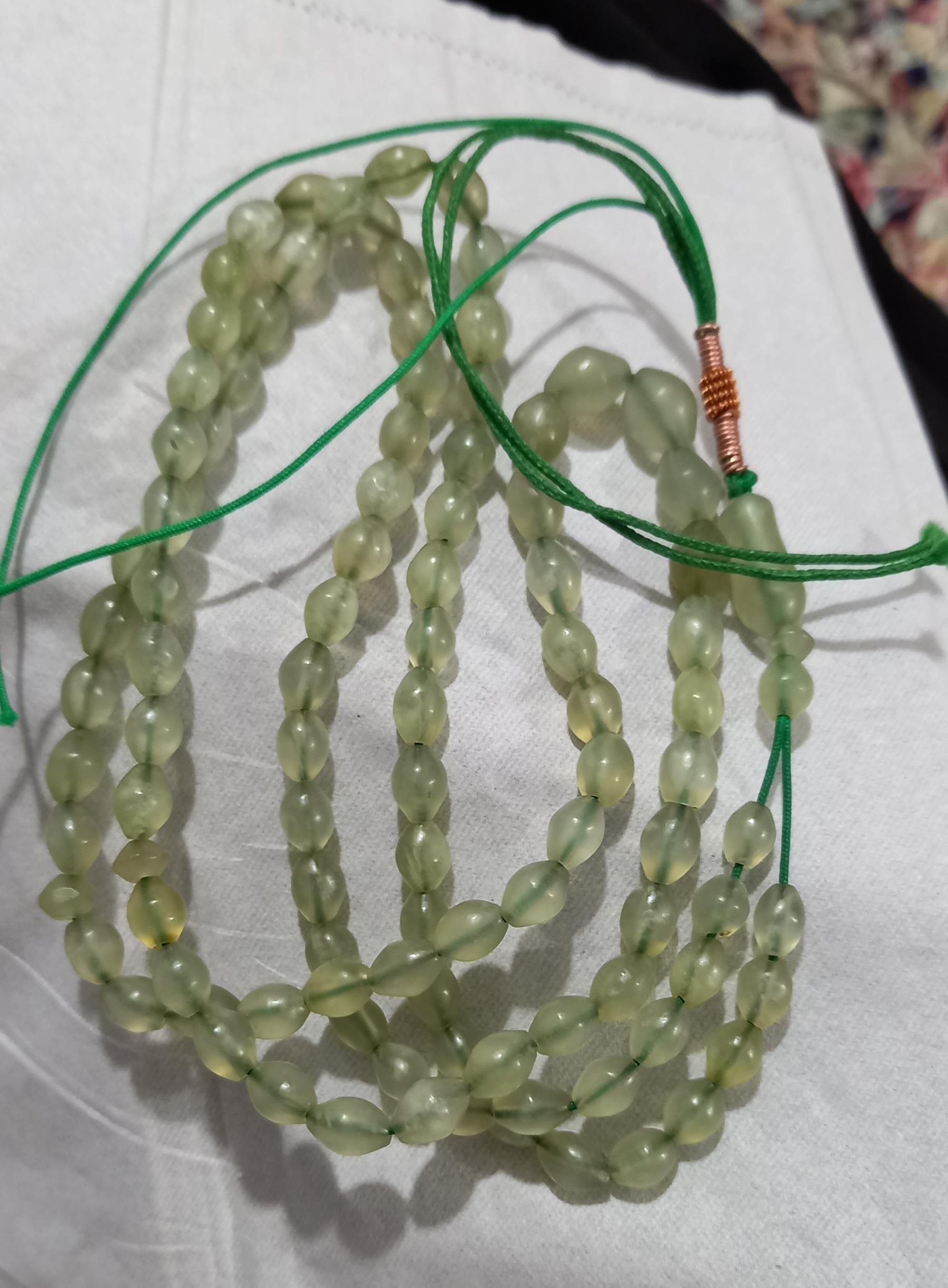 تسبیح 101دانه شاه مقصودی رنگ   کهنه