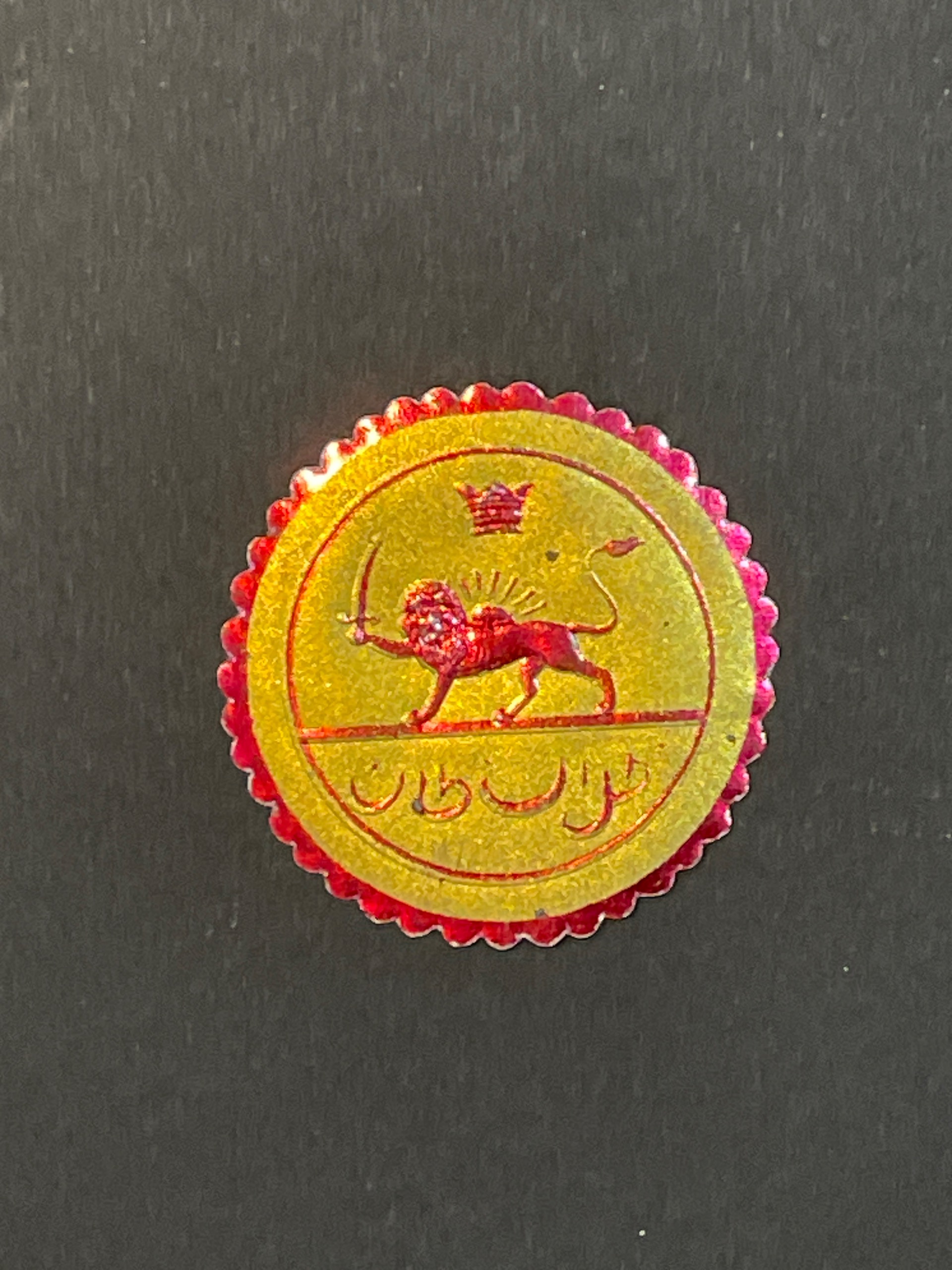 لیبل زیبای ظل السلطان قرمز طلایی