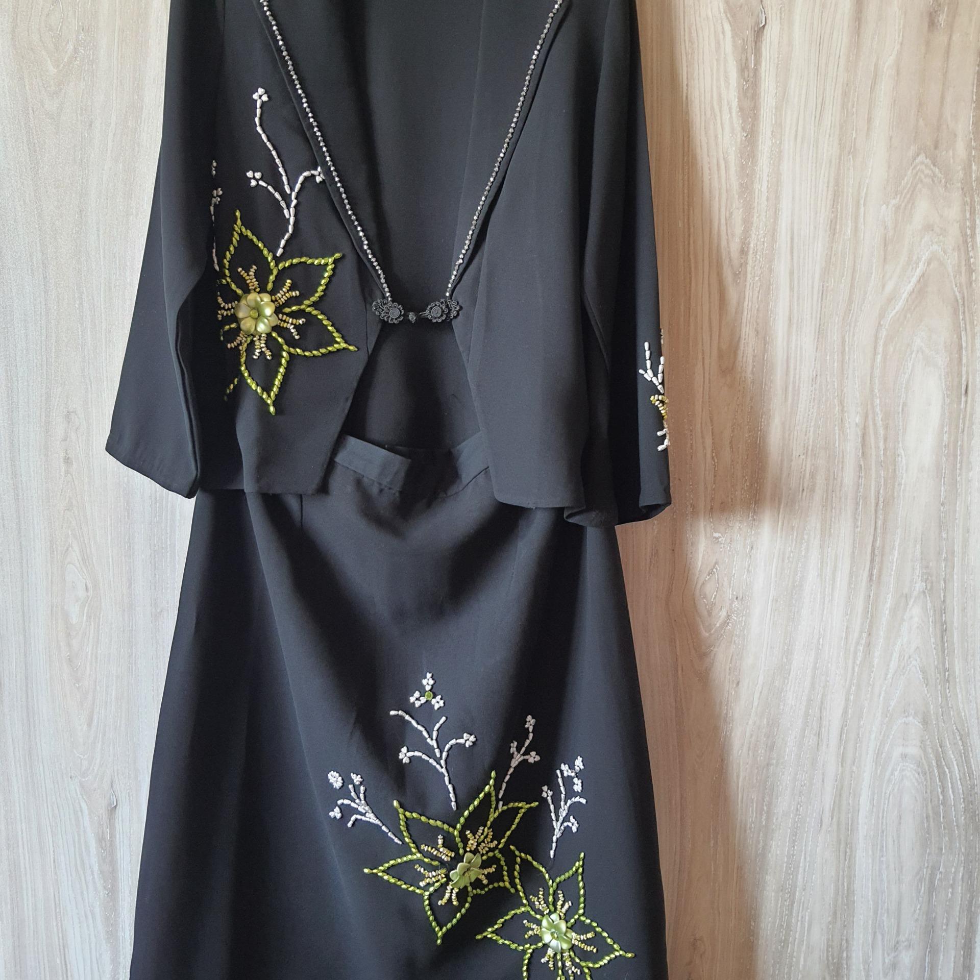 کت ودامن سنگ دوزی