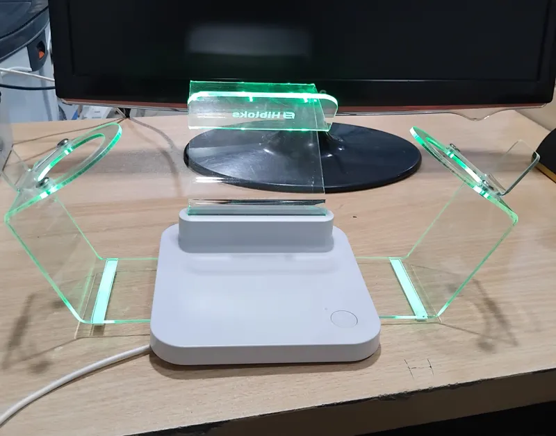 استند و شارژر عینک واقعیت مجازی با نور RGB