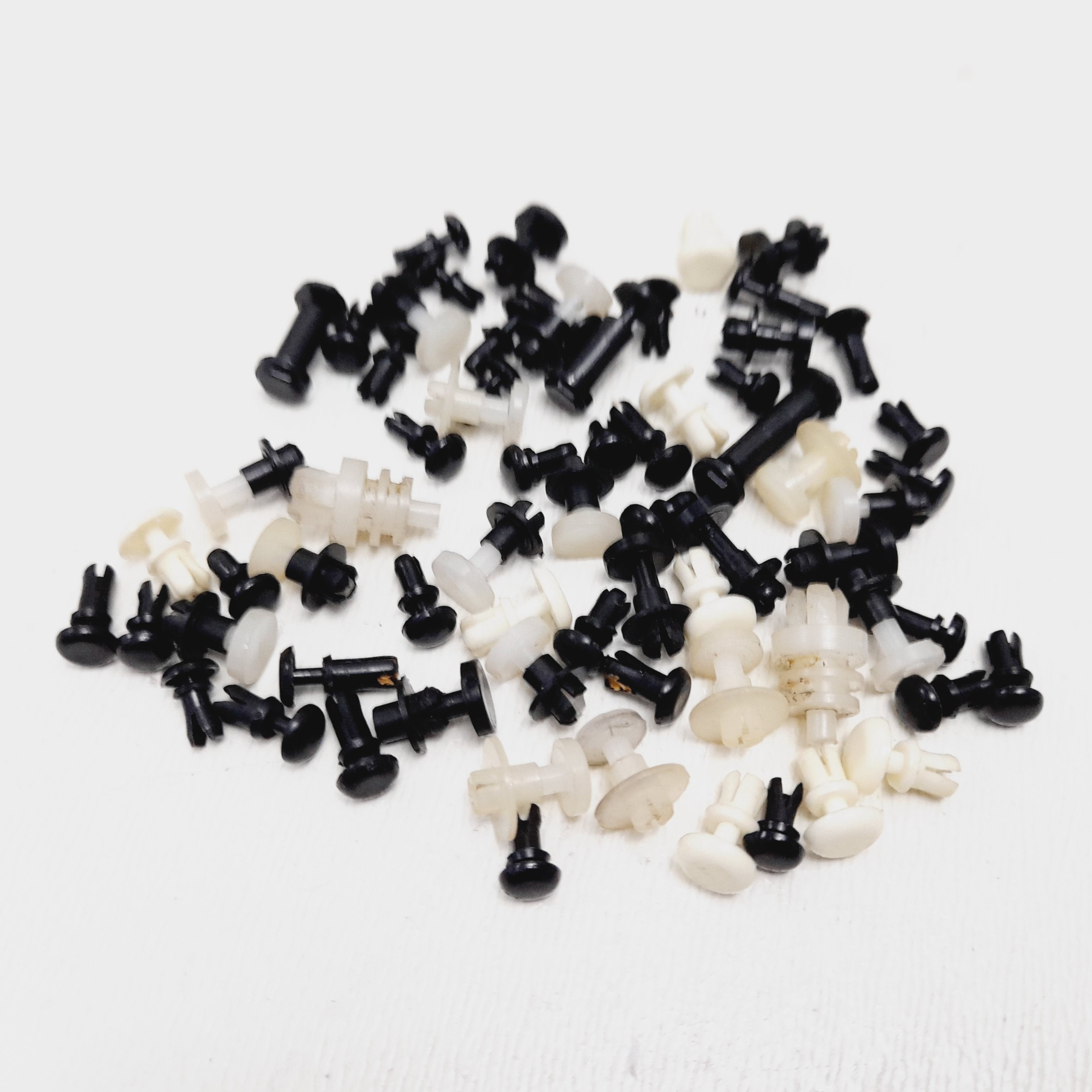 65 عدد پین پلاستیگی