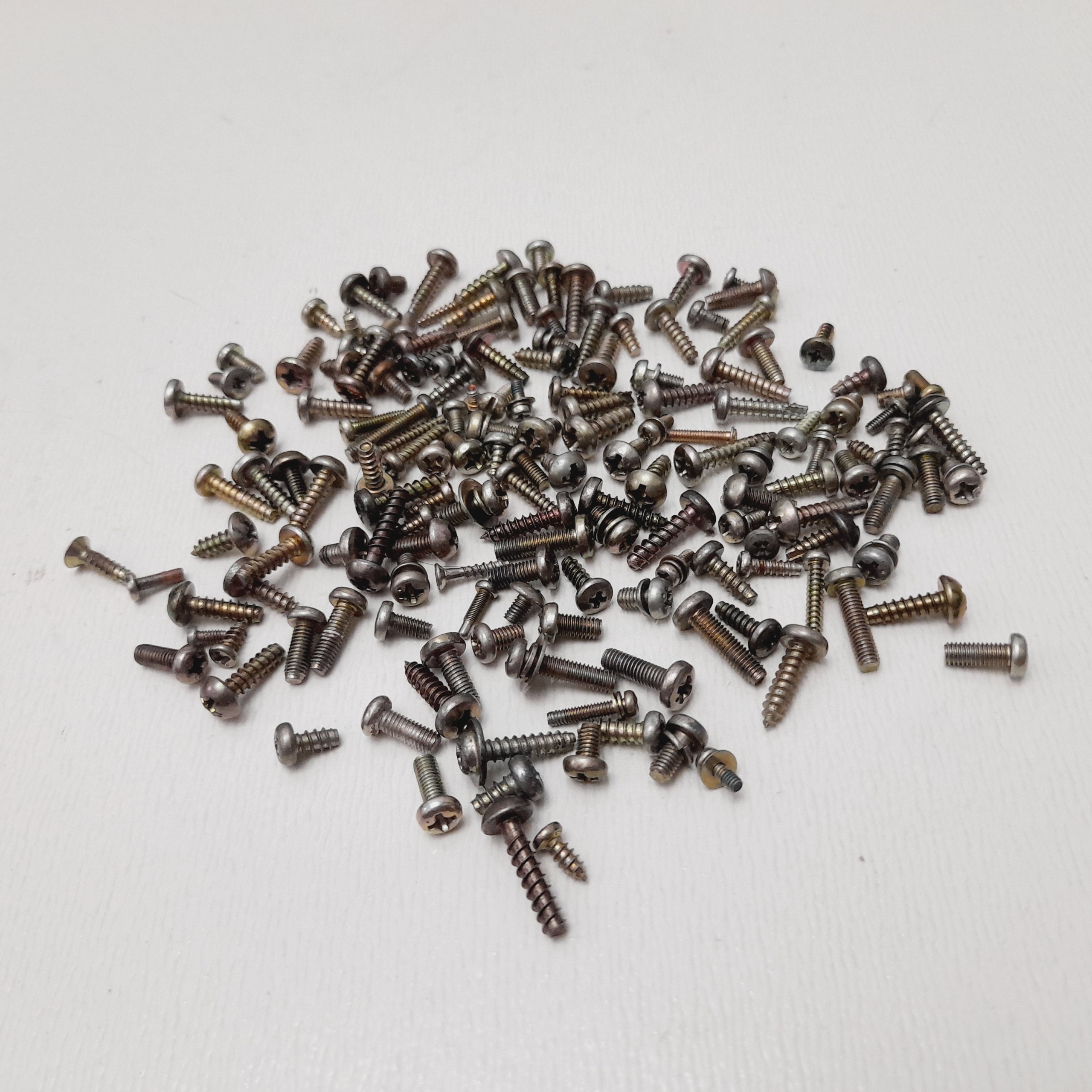 150 عدد پیچ متنوع کد125