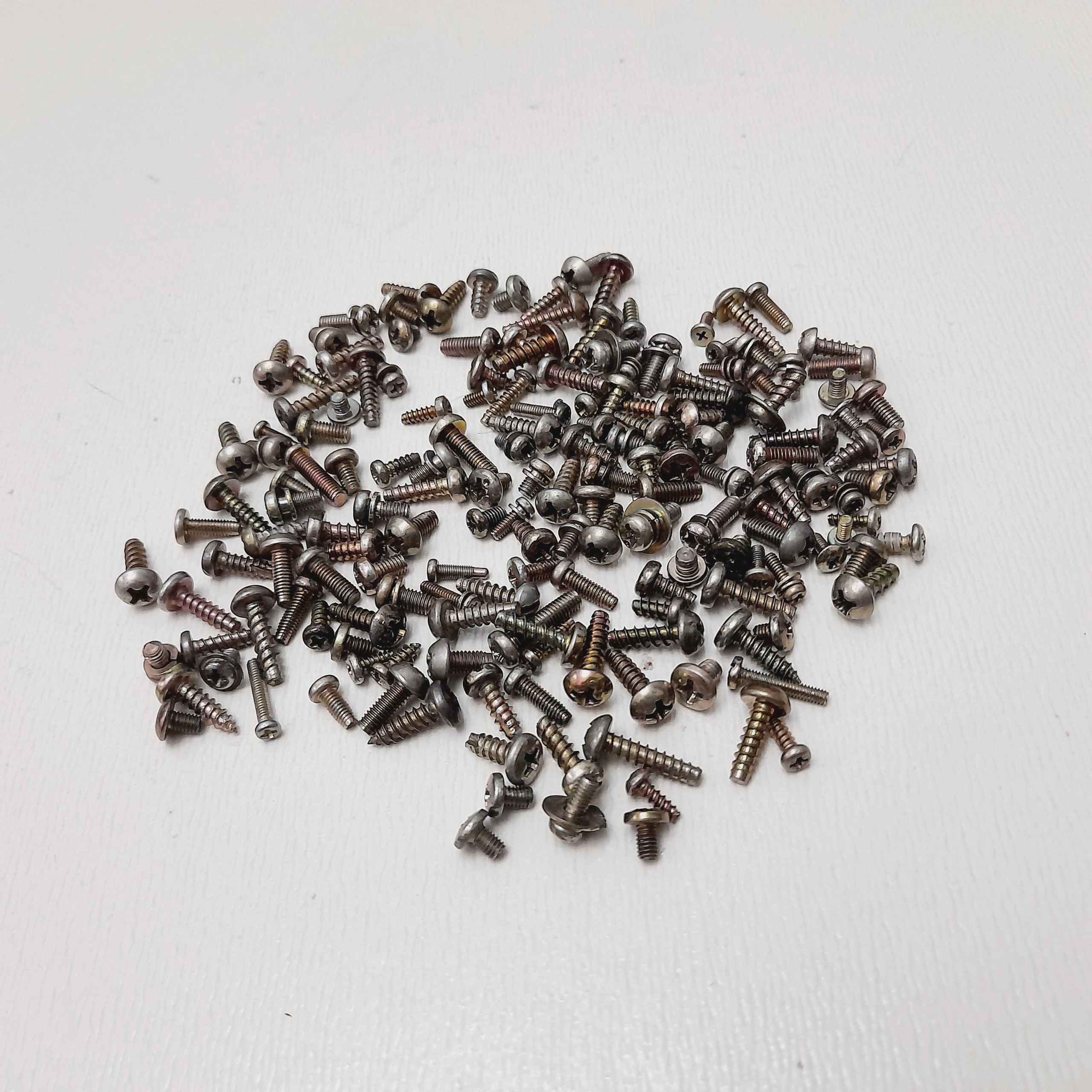 150 عدد پیچ متنوع کد126