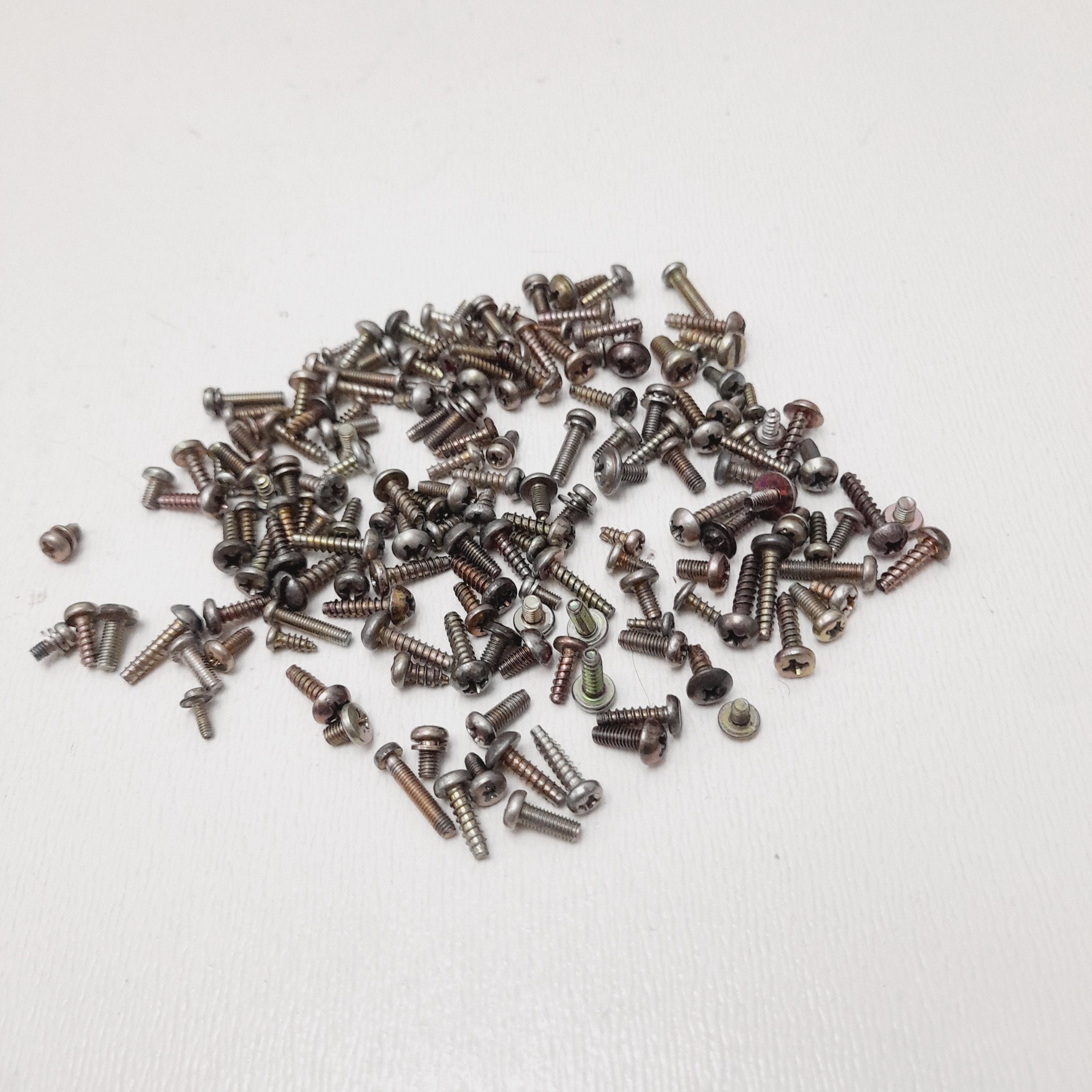 150 عدد پیچ متنوع کد128