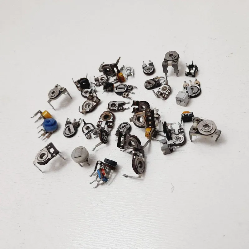 قطعات رادیو ضبط ( پتانسیومتر ) 40 عدد