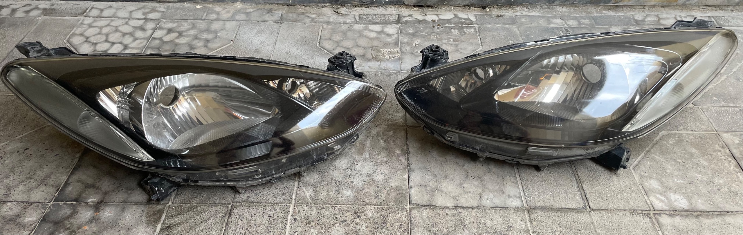 چراغ جلو مزدا 2