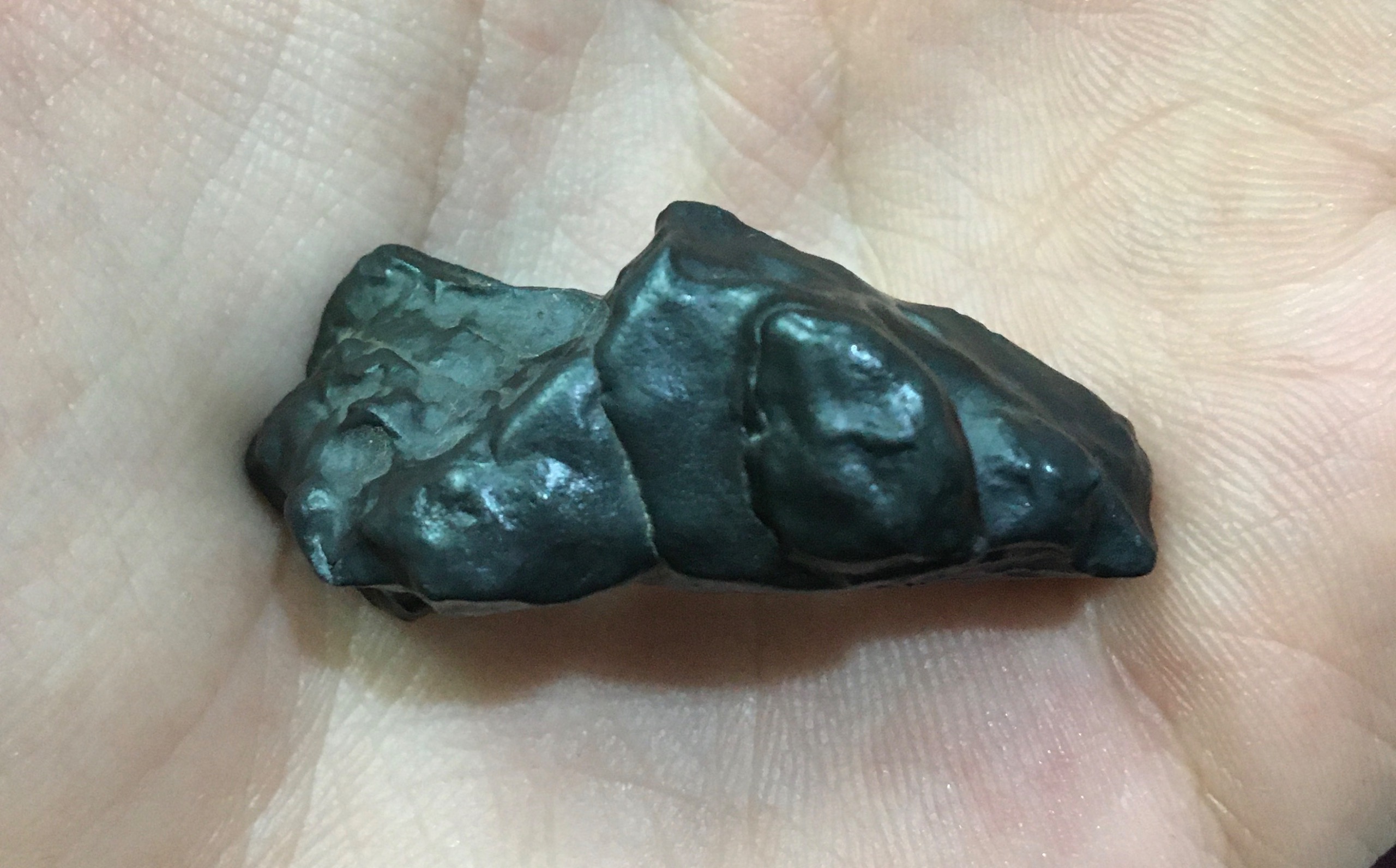 سنگ شهاب سنگ مشکوک(آهنربایی)