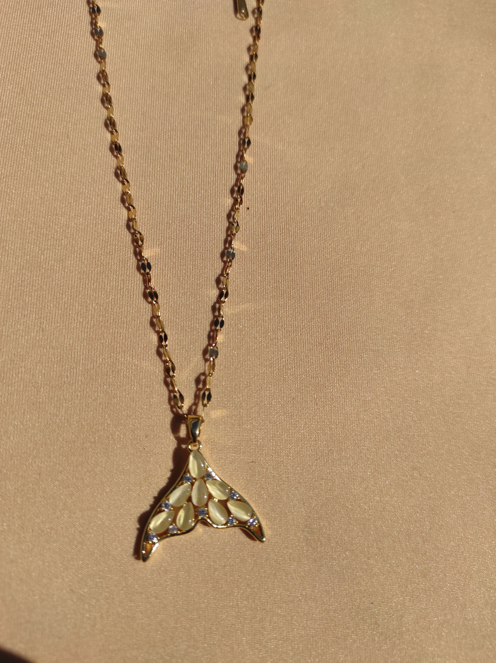 گردنبند دم وال رنگ ثابت نگین دار برند استنلس استیل