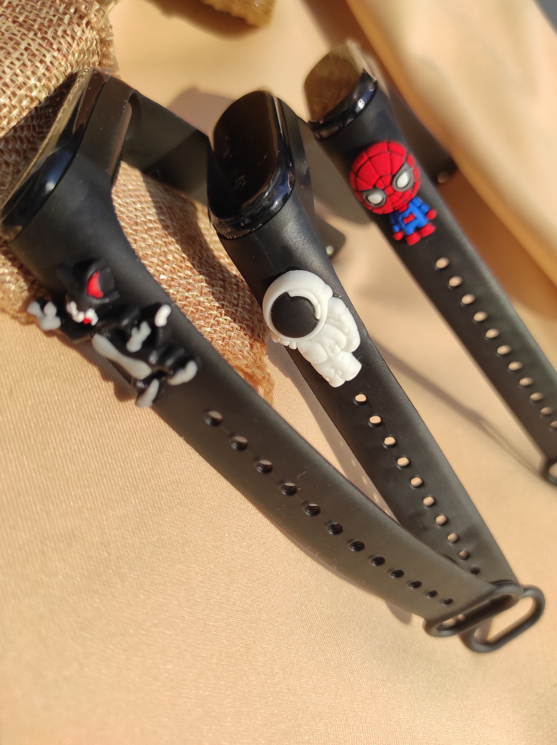 ساعت لمسی بچگانه مشکی طرح کودک فضانورد و تام