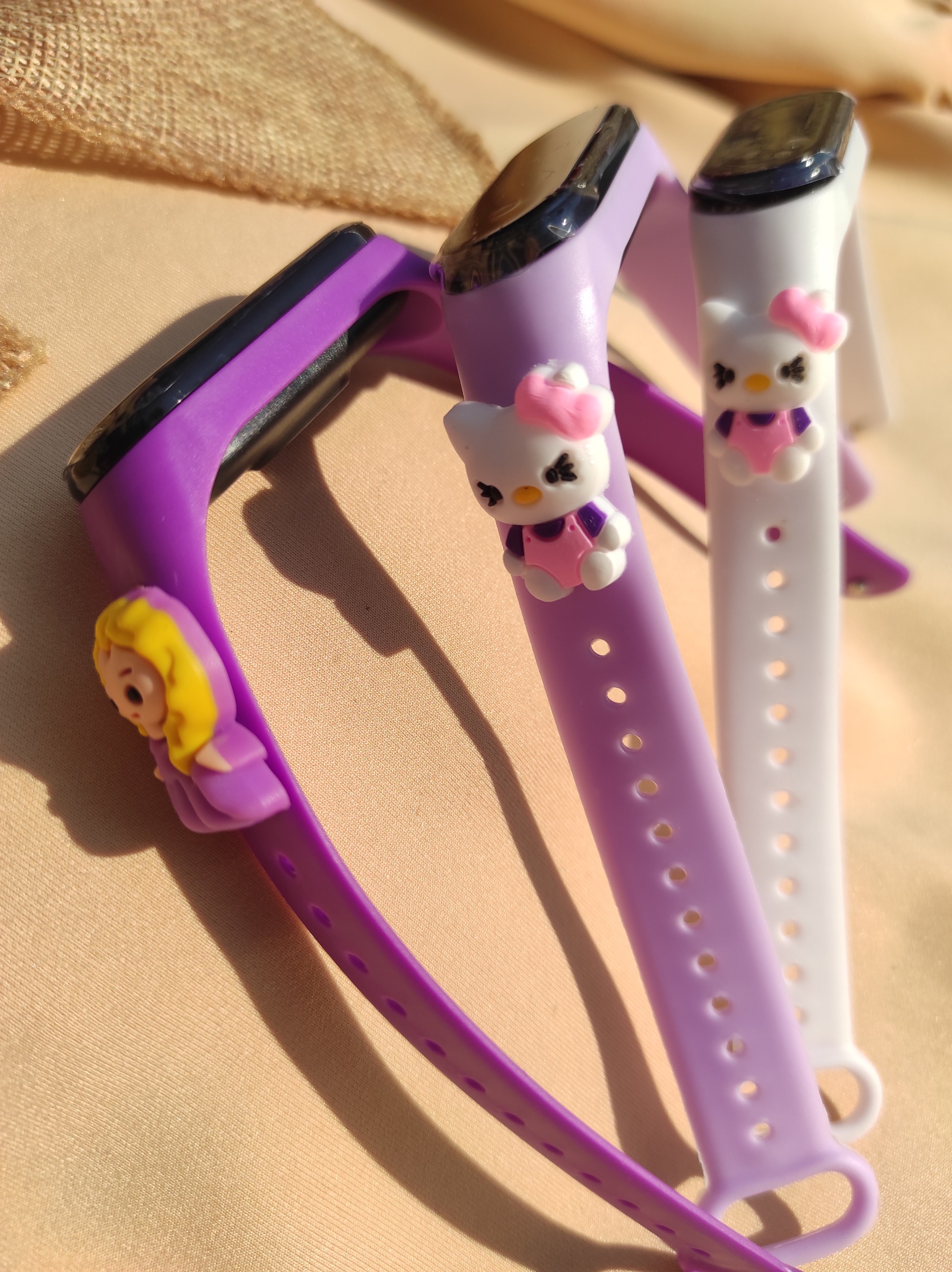 ساعت گلبهی با طرح راپونزل،یاسی وسرخابی با طرح کیتی