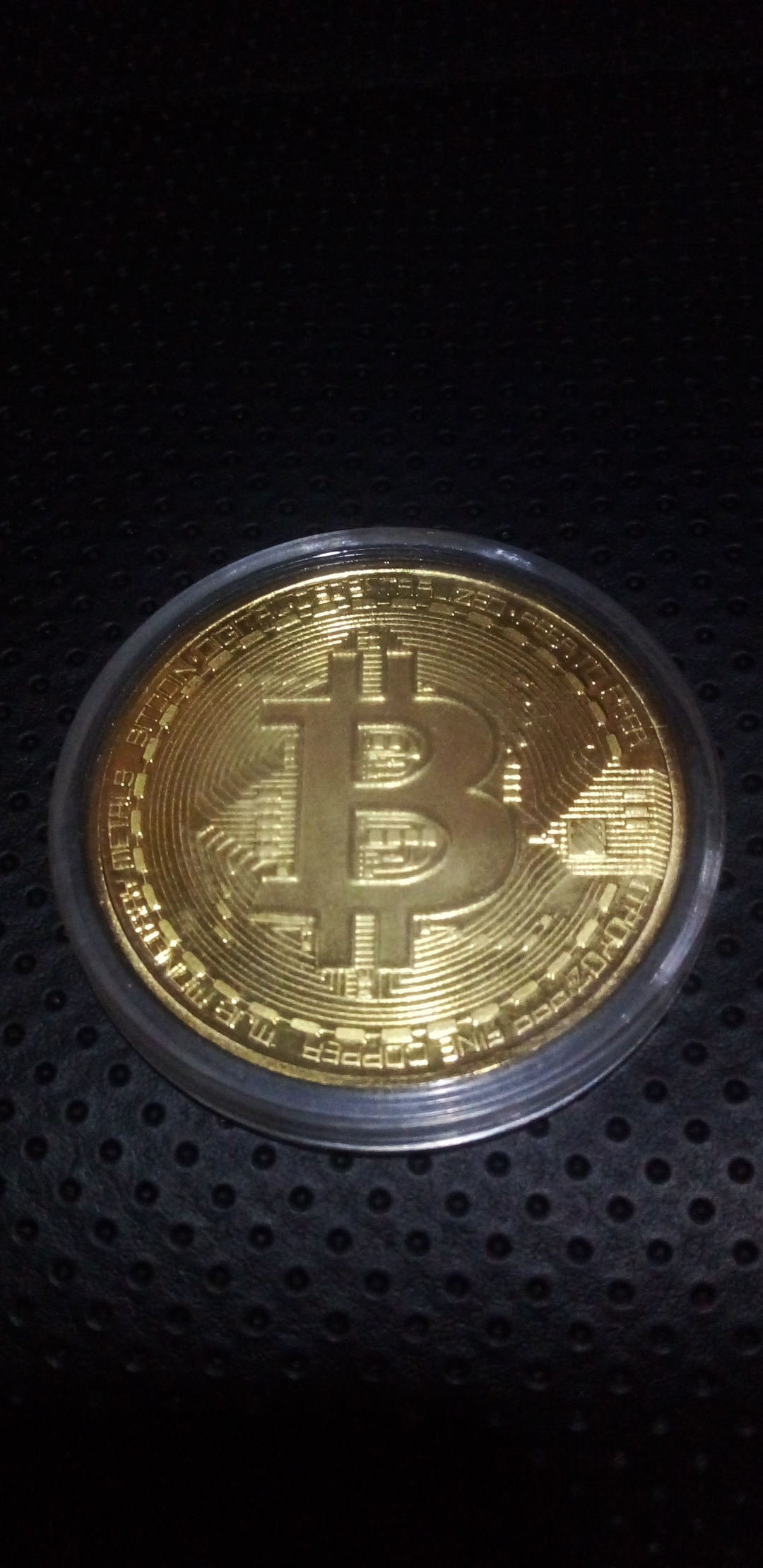 یادبود بیت کوین (آب طلا)