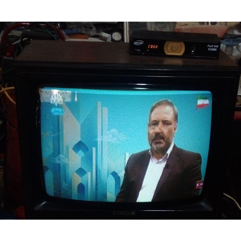 تلویزیون قدیمی چوبی