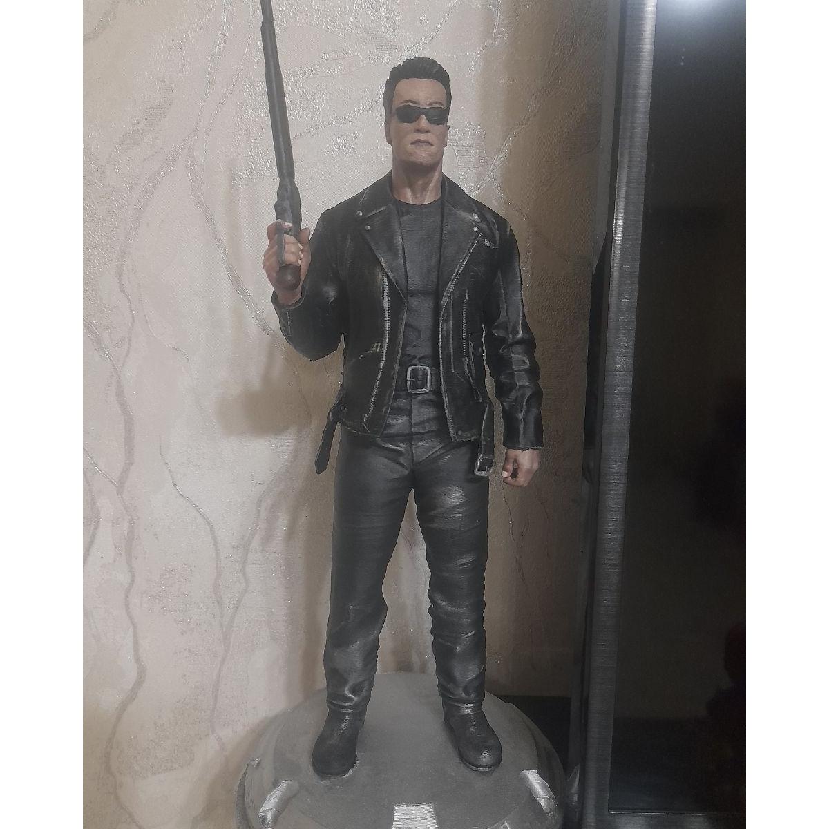 فیگور آرنولد در نقش تی 800 ترمیناتور