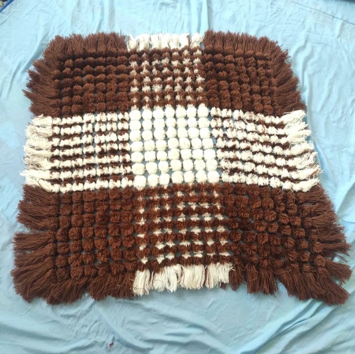 رومیزی دستباف جنس کاموا قهوه ای