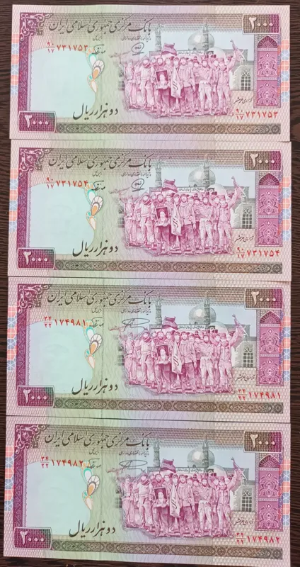 دو جفت 200 تومنی تظاهراتی امضا مختلف