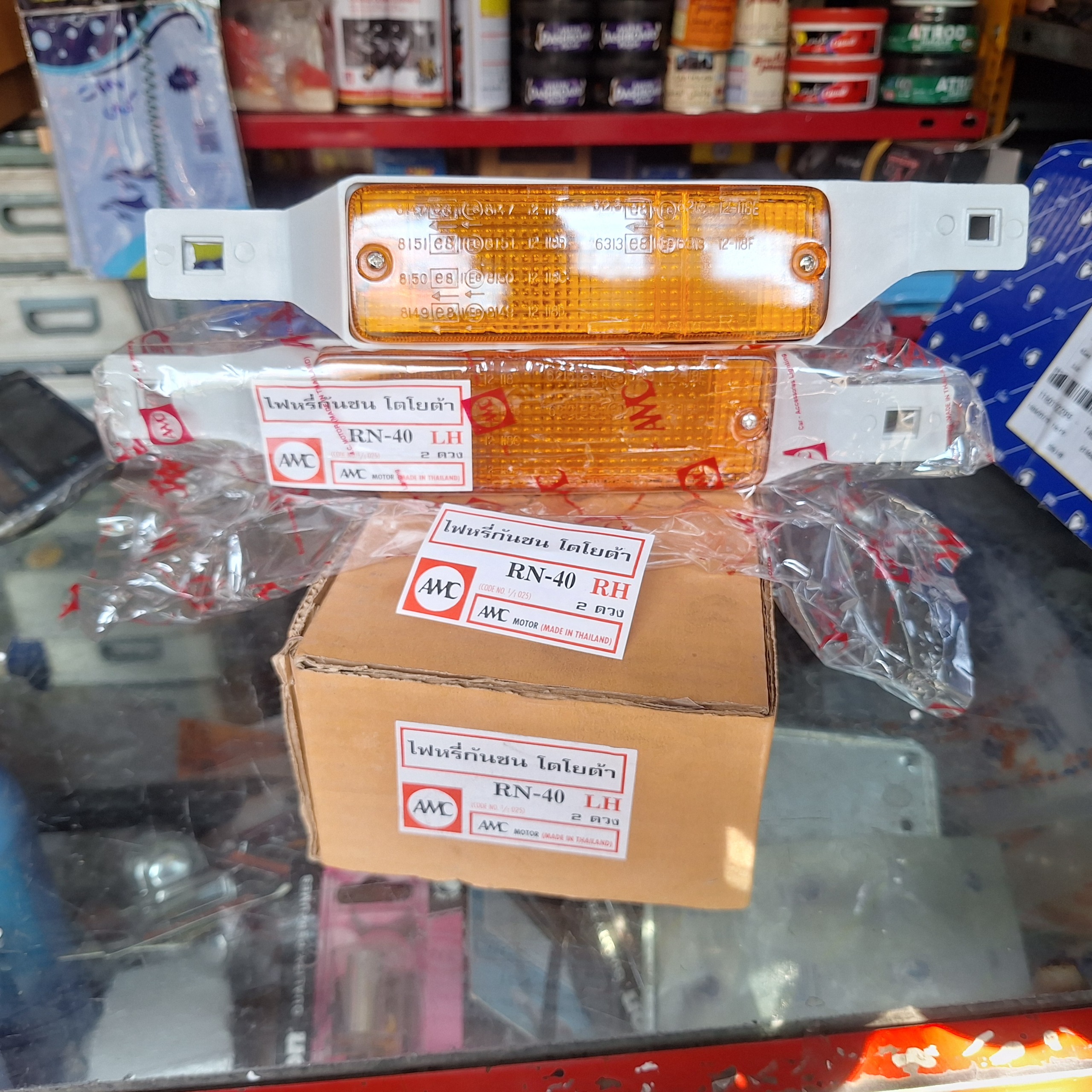 چراغ راهنما داخل سپر تویوتا هایلوکس مدل 83 میلادی