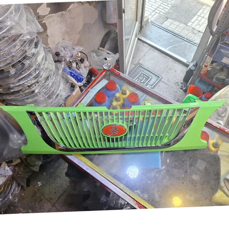 جلو پنجره پراید 141 سبز تاکسی
