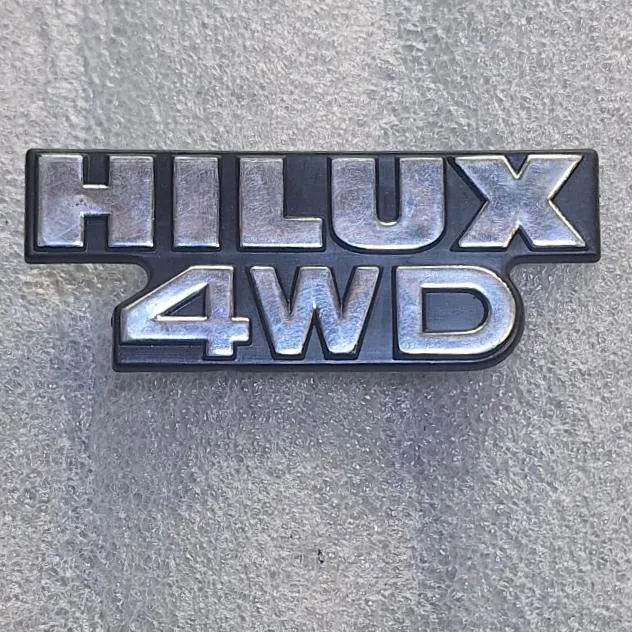 آرم ستون بغل تویوتا هایلوکس