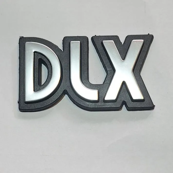 آرم  عقب پراید 141 نوشته DLX شرکتی