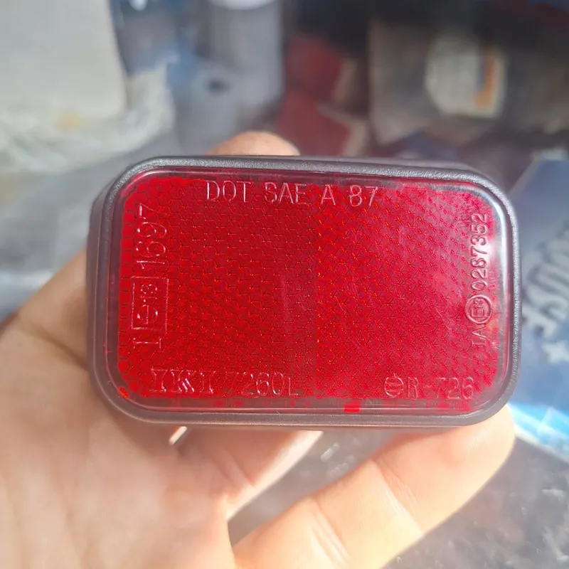 چراغ شب نما زیر خطر عقب تویوتا هایلوکس 2007چپ