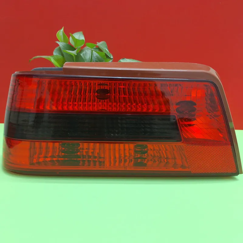 چراغ خطر عقب 405 SLX سمت چپ( وسط دودی)