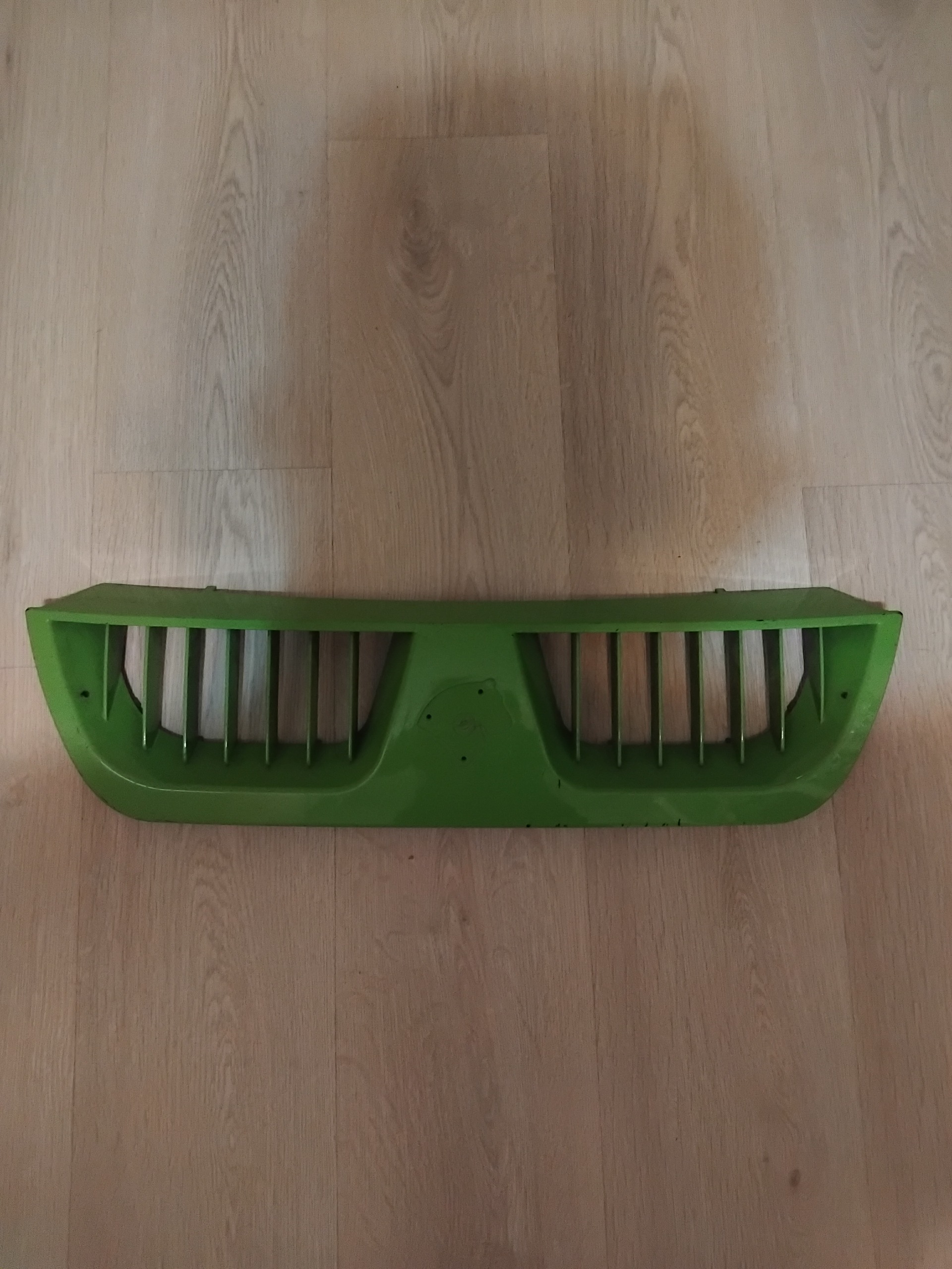 جلو پنجره سمند سبز تاکسی