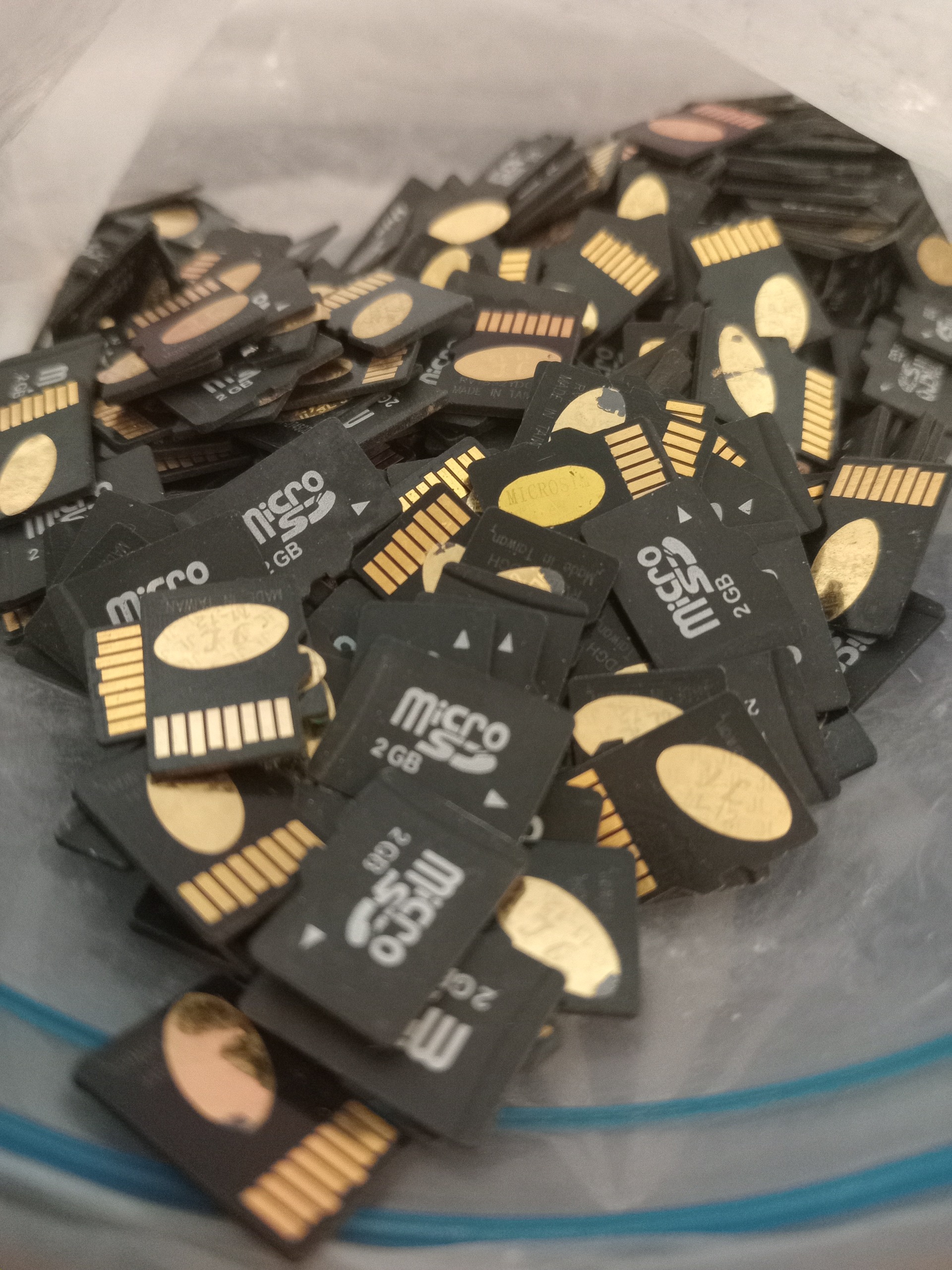 فروش 370 عدد مموری 2 گیگ micro  و 4 گیگ 85 عدد