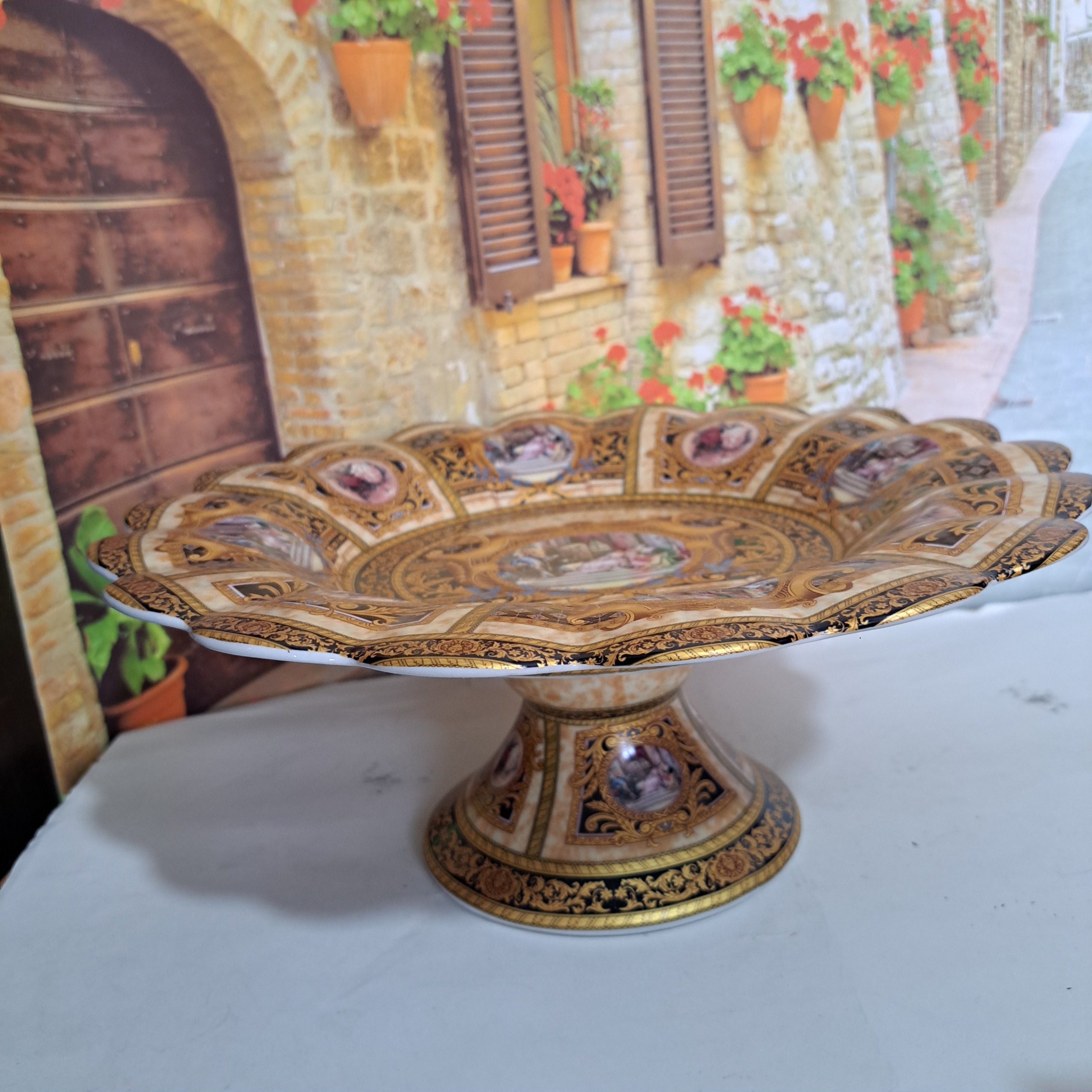 شیرینی خوری پایه دار چینی کرمی