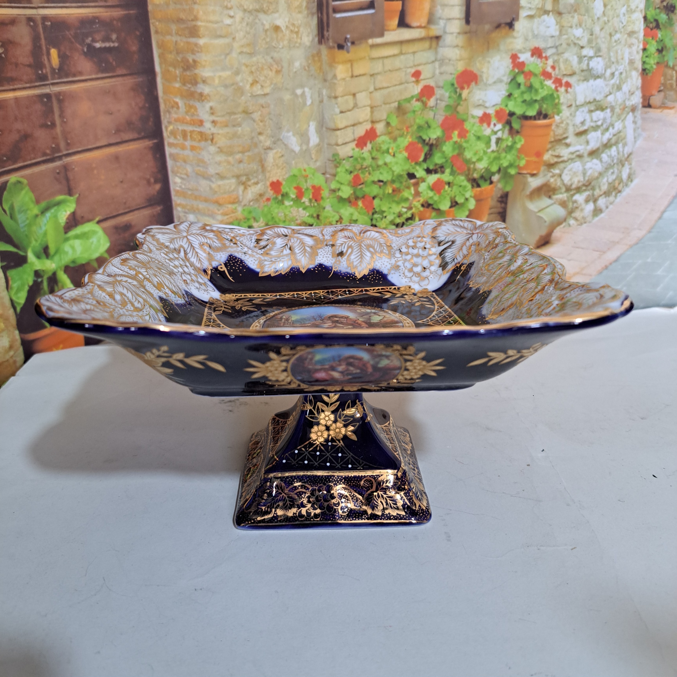 شکلات خوری پایه دار سرمه ای