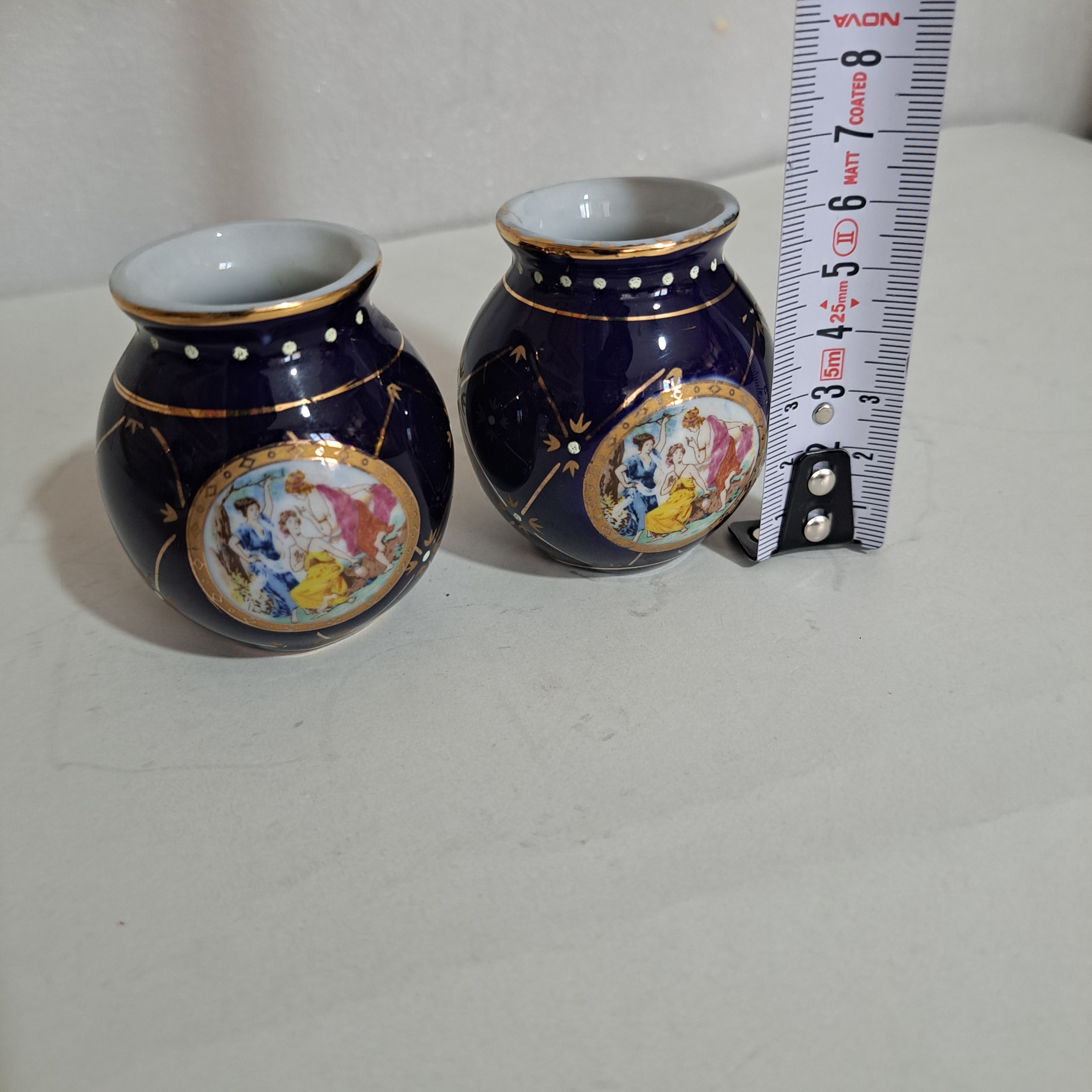 جا خلالی یا گلدان سورمه ای سه دختر