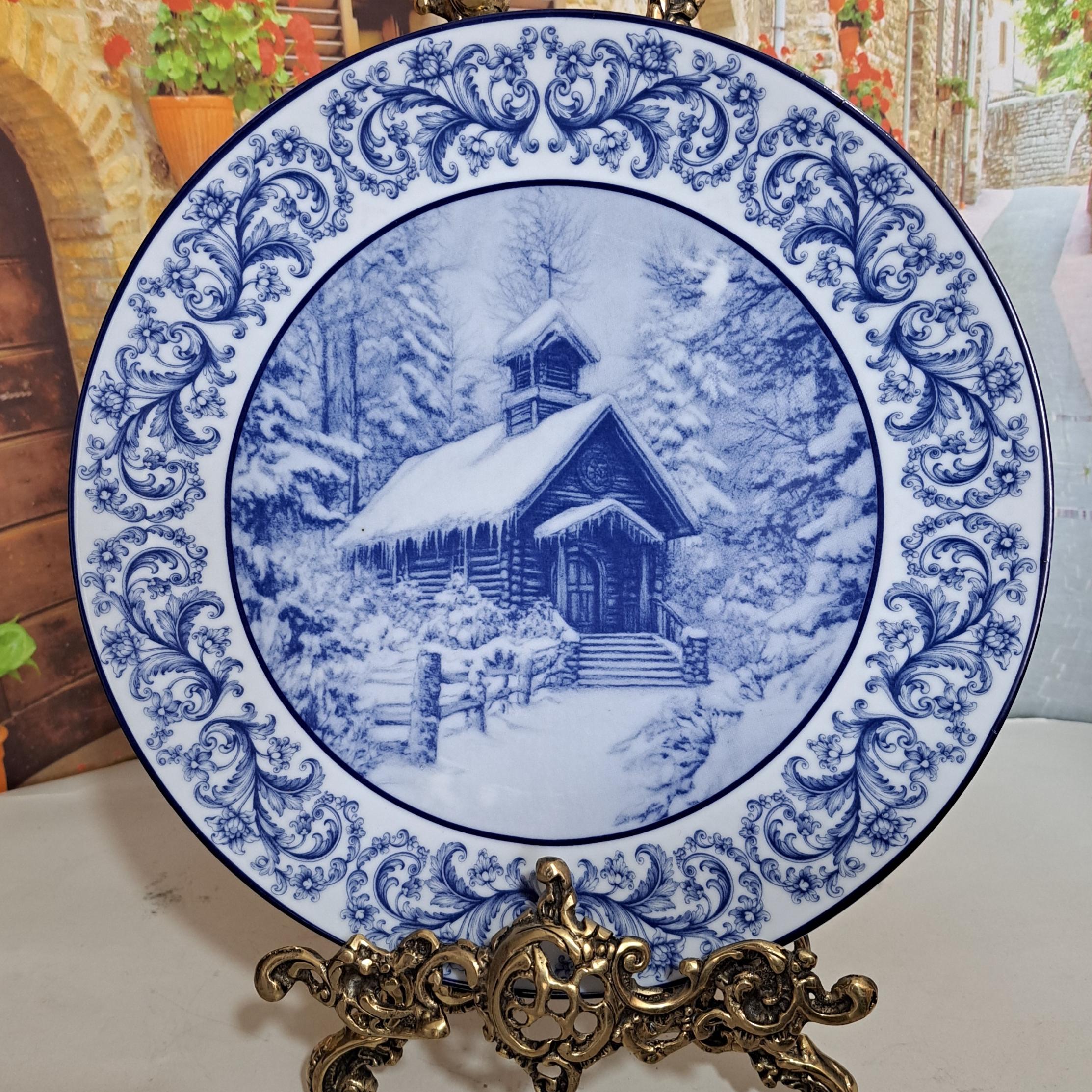 بشقاب دیوارکوب بزرگ آبی طرح خانه جنگلی