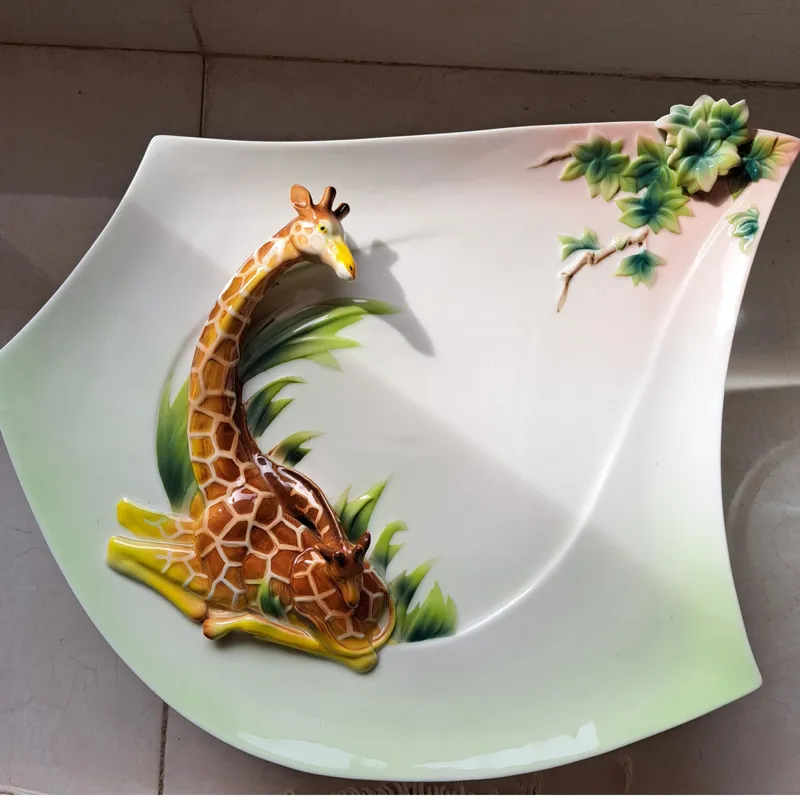 شیرینی خوری چینی پایه دار طرح برجسته زرافه نو