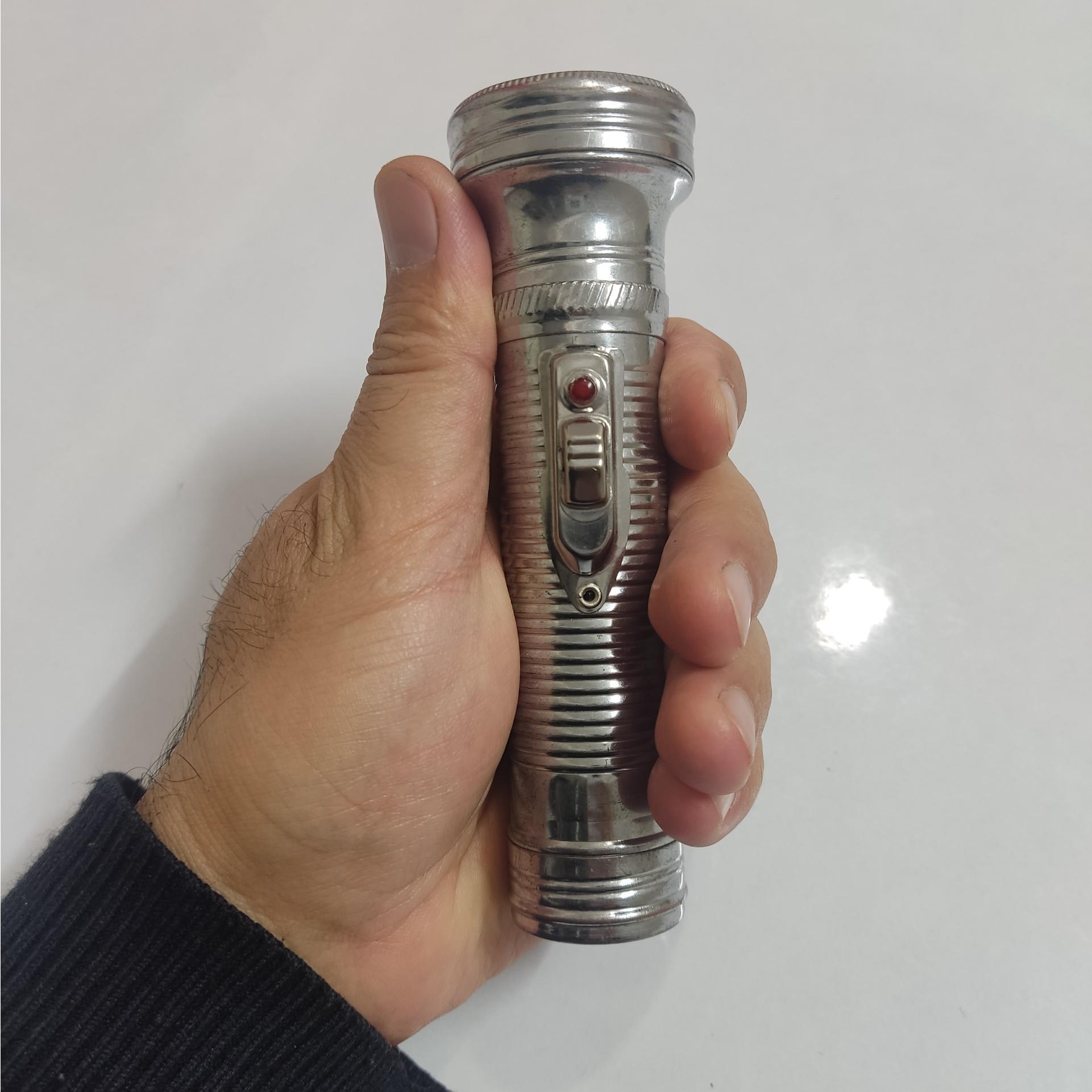 چراغ قوه روکش استیل دو باتری خور. باتری متوسط