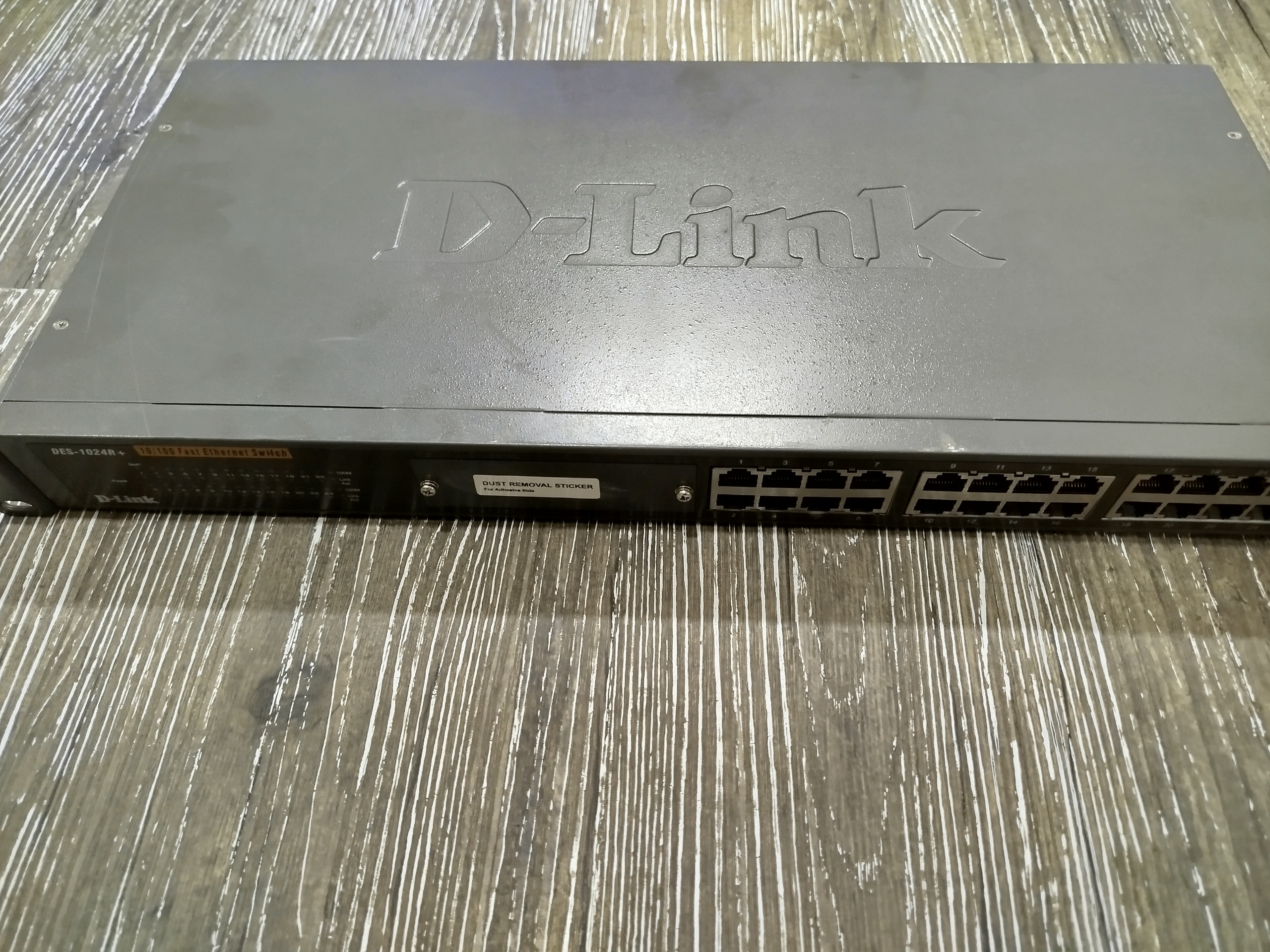 سوییچ 24 پورت دی-لینک مدل DES-1024R