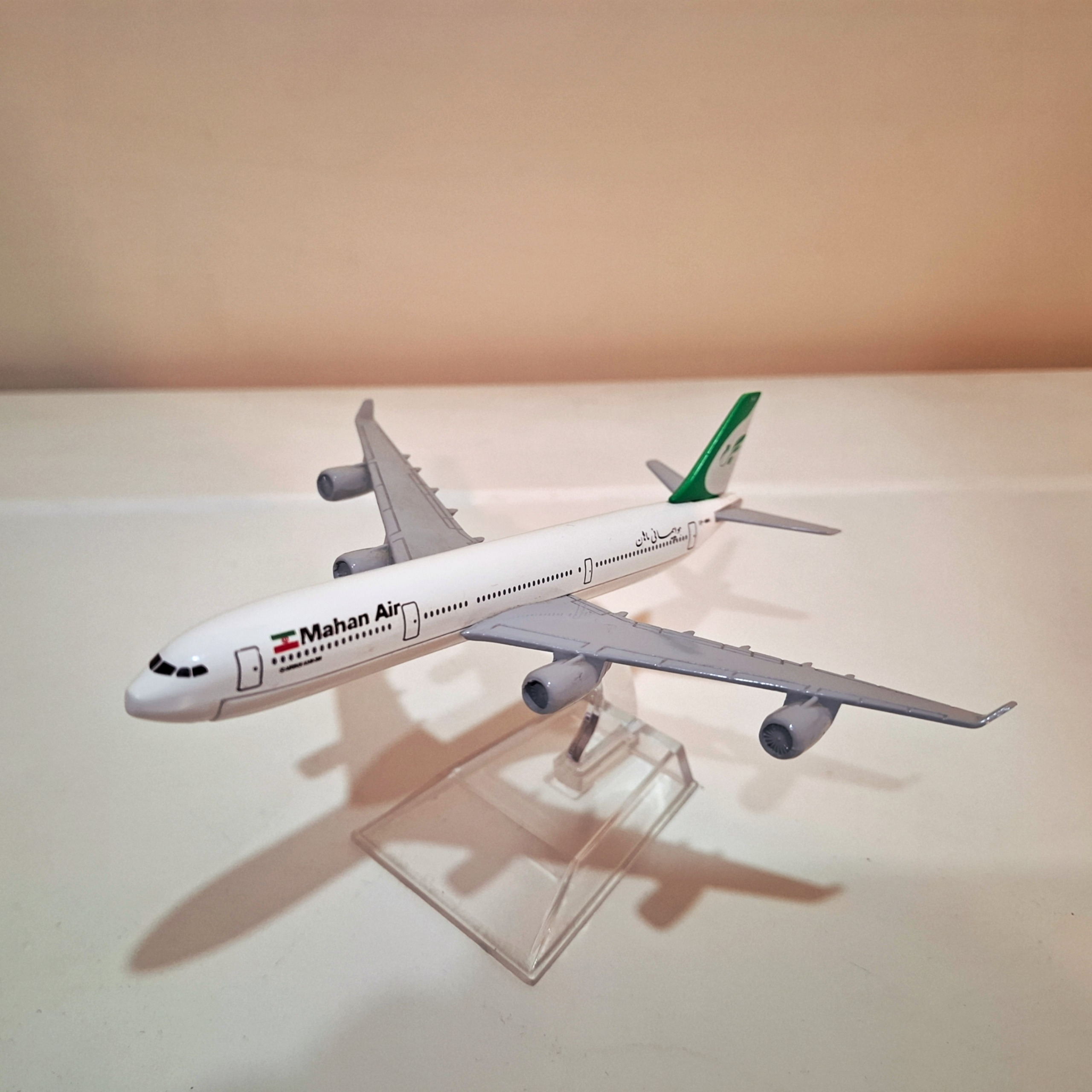 ماکت هواپیما مسافربری ماهان ایرباس Airbus A340-300