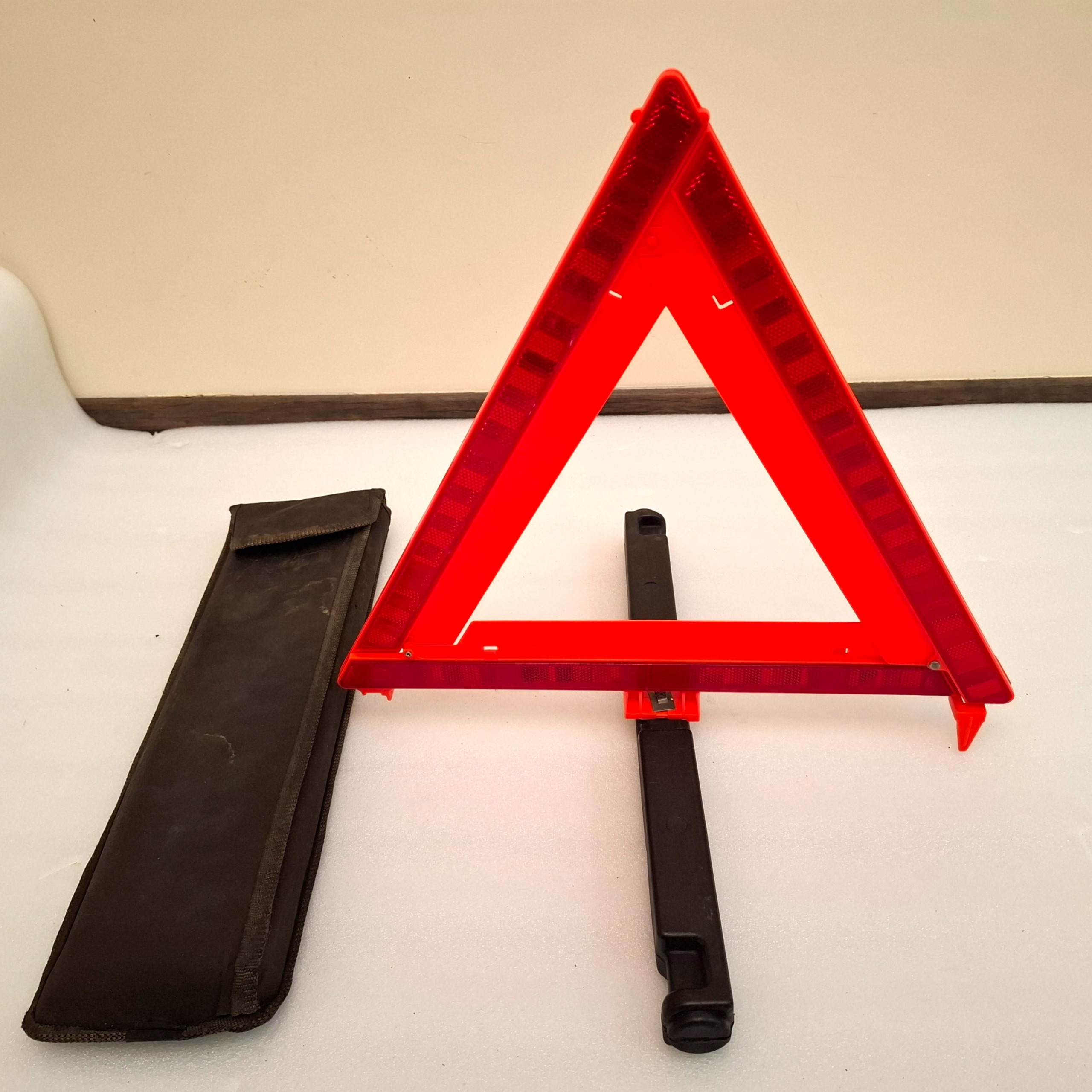 مثلث خطر تاشو دارای کیف جنس عالی