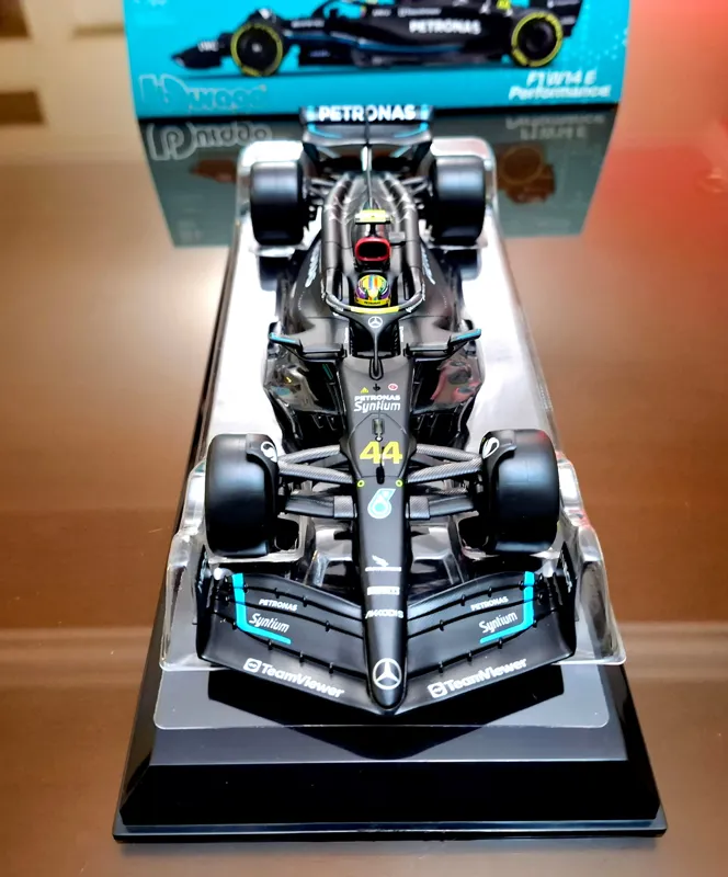 ماکت فرمول 1 Lewis Hamilton مرسدس بنز Petronas