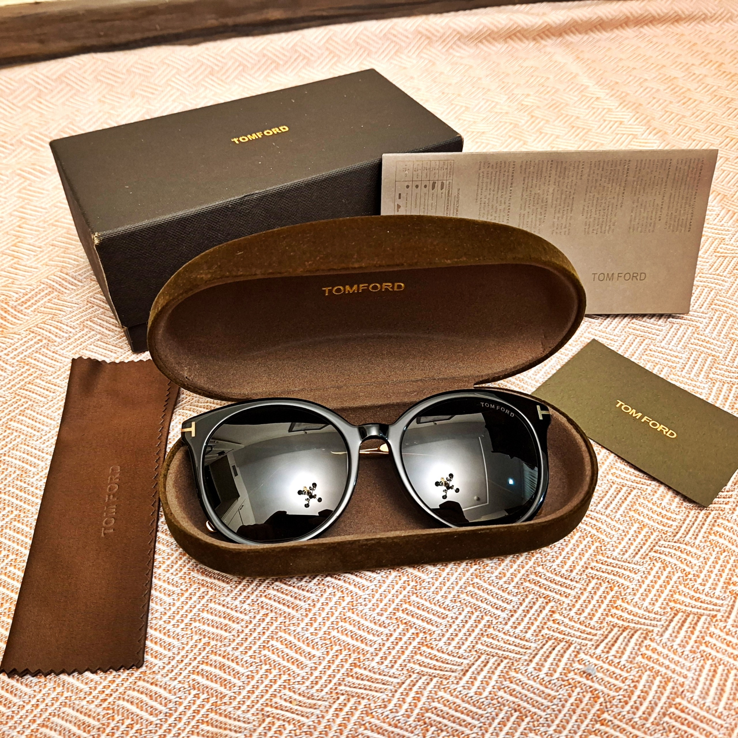 عینک آفتابی زنانه تام فورد TomFord