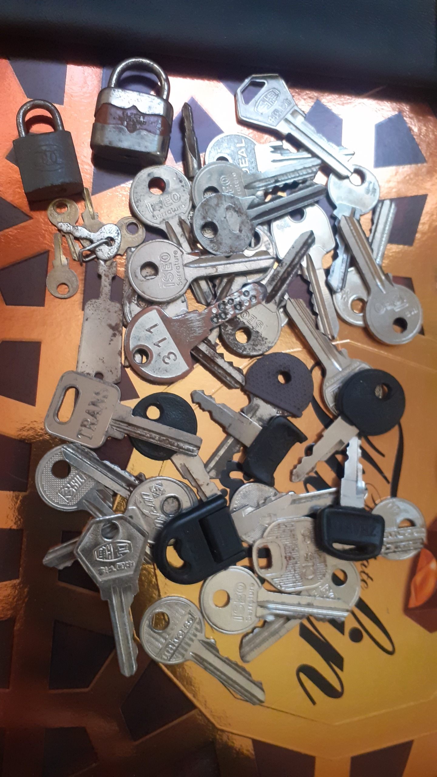 30عدد قفل و کلید قدیمی مطابق تصاویر