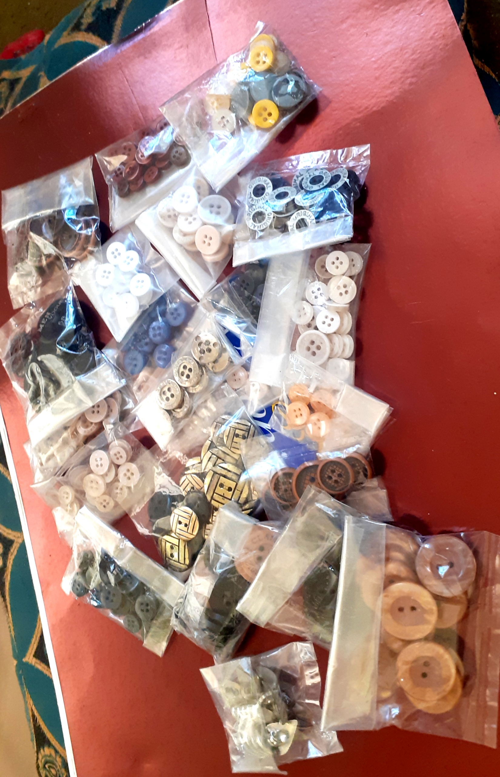 22 پک دکمه قدیمی و جدید