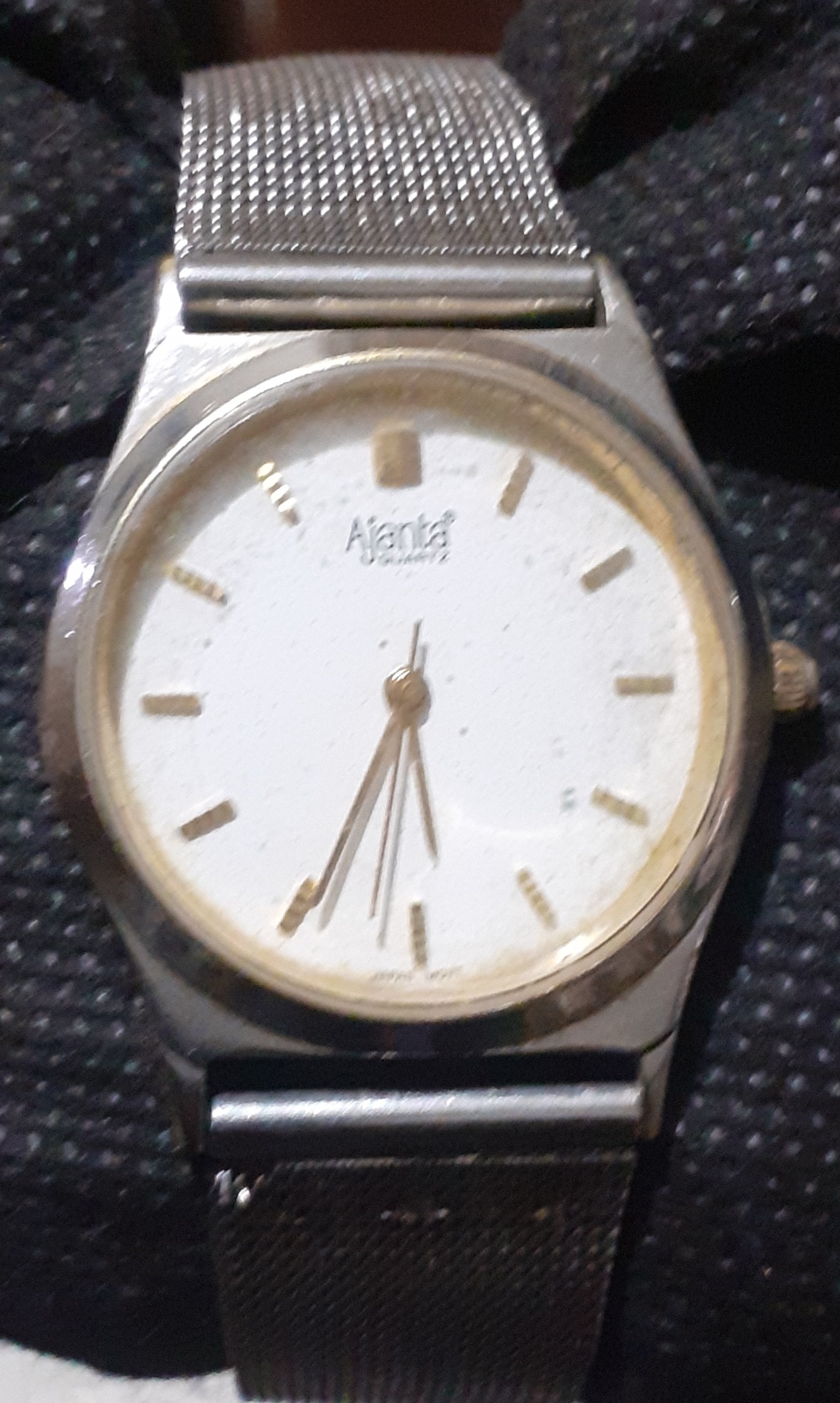 ساعت مچی قدیمی بند حصیری ریزبافت