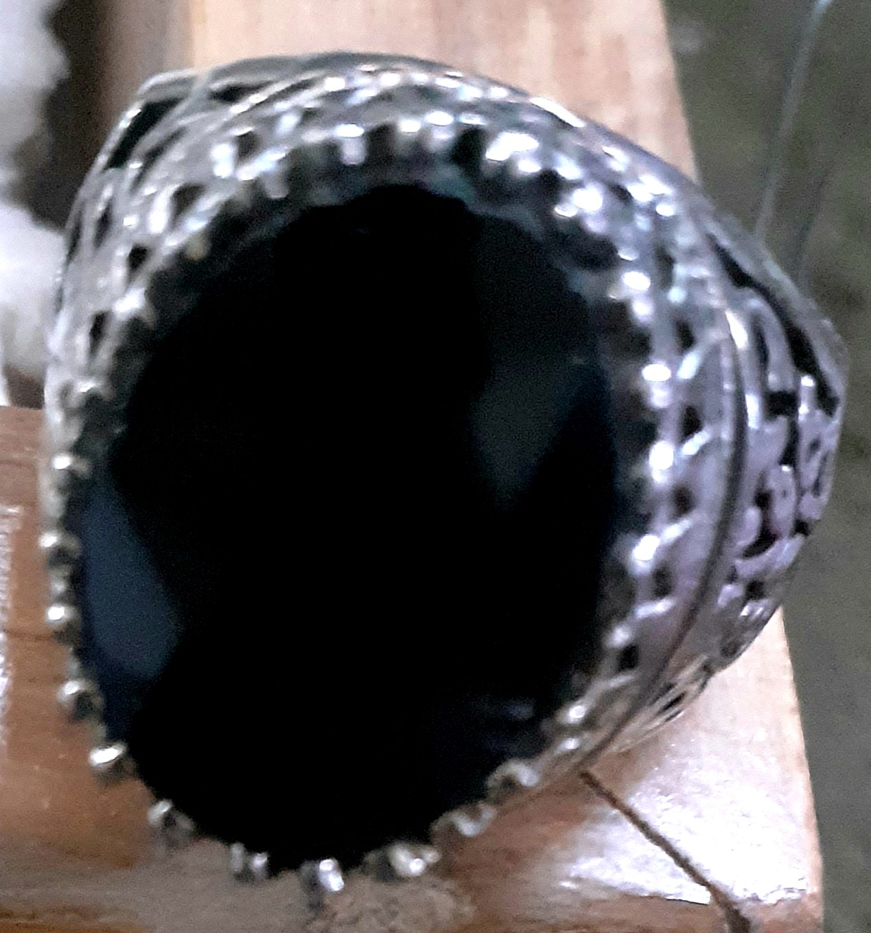 انگشتر زیبای یاقوت کبود تراش کنده کاری سنتیک