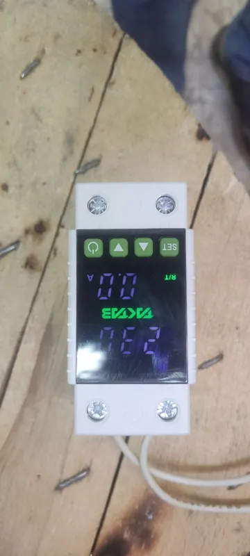 محافظ ولتاژ 63 آمپر تک تاب