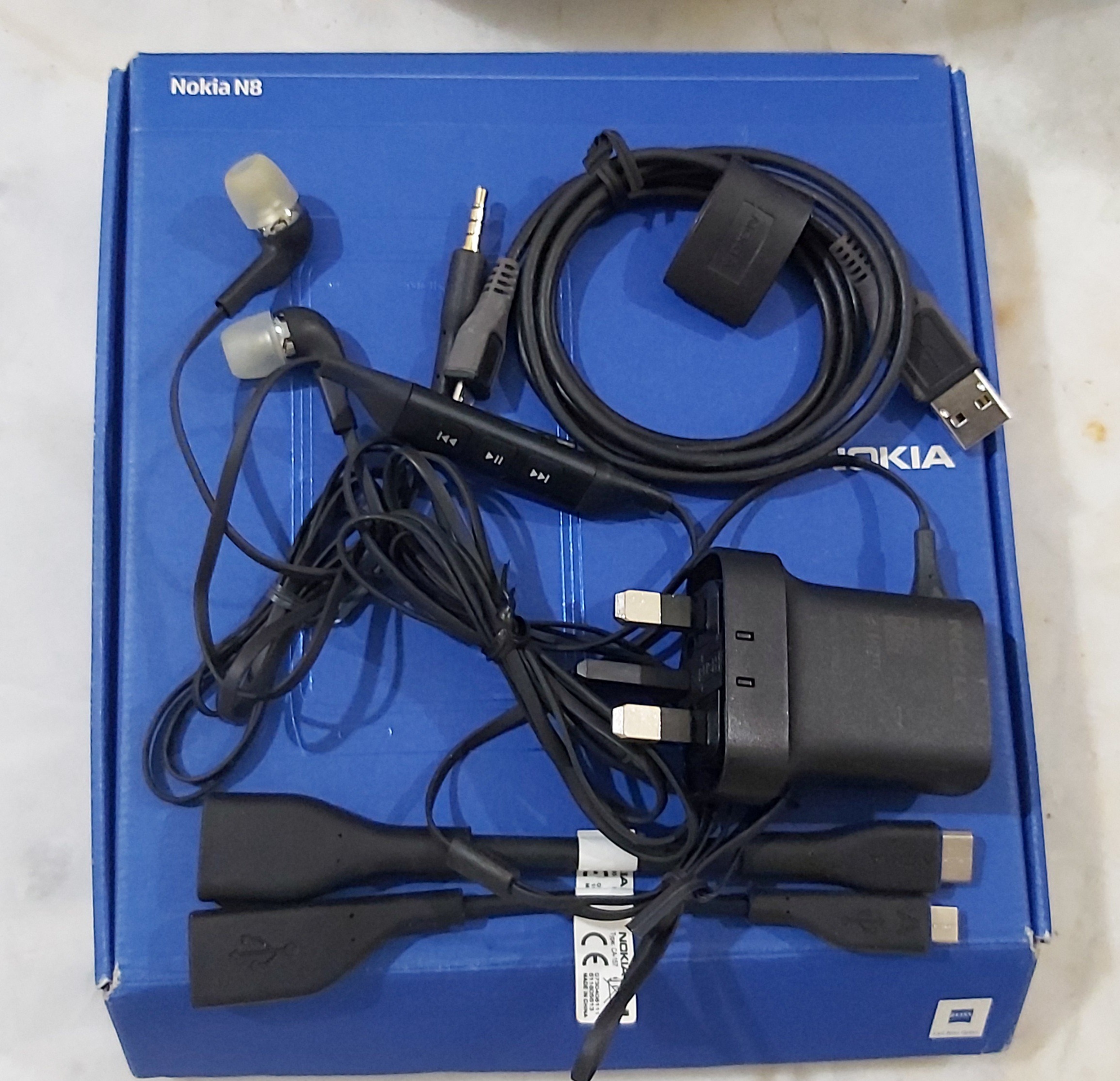 کارتن و لوازم جانی نو گوشی n8 نوکیا