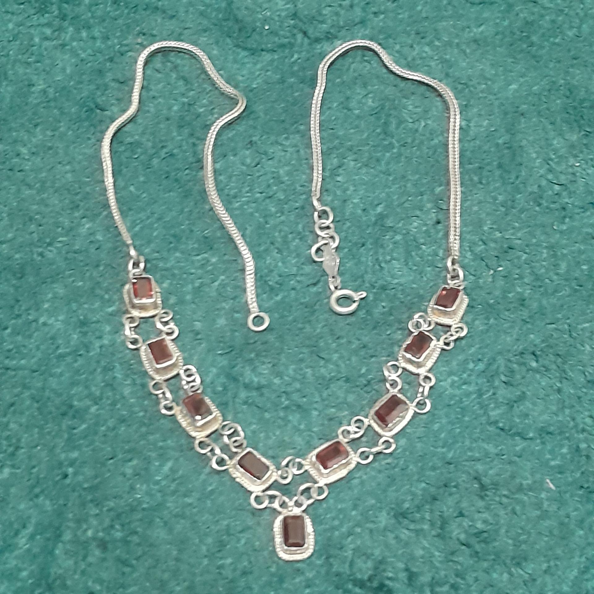 گردنبند زیبا ودست ساز نقره