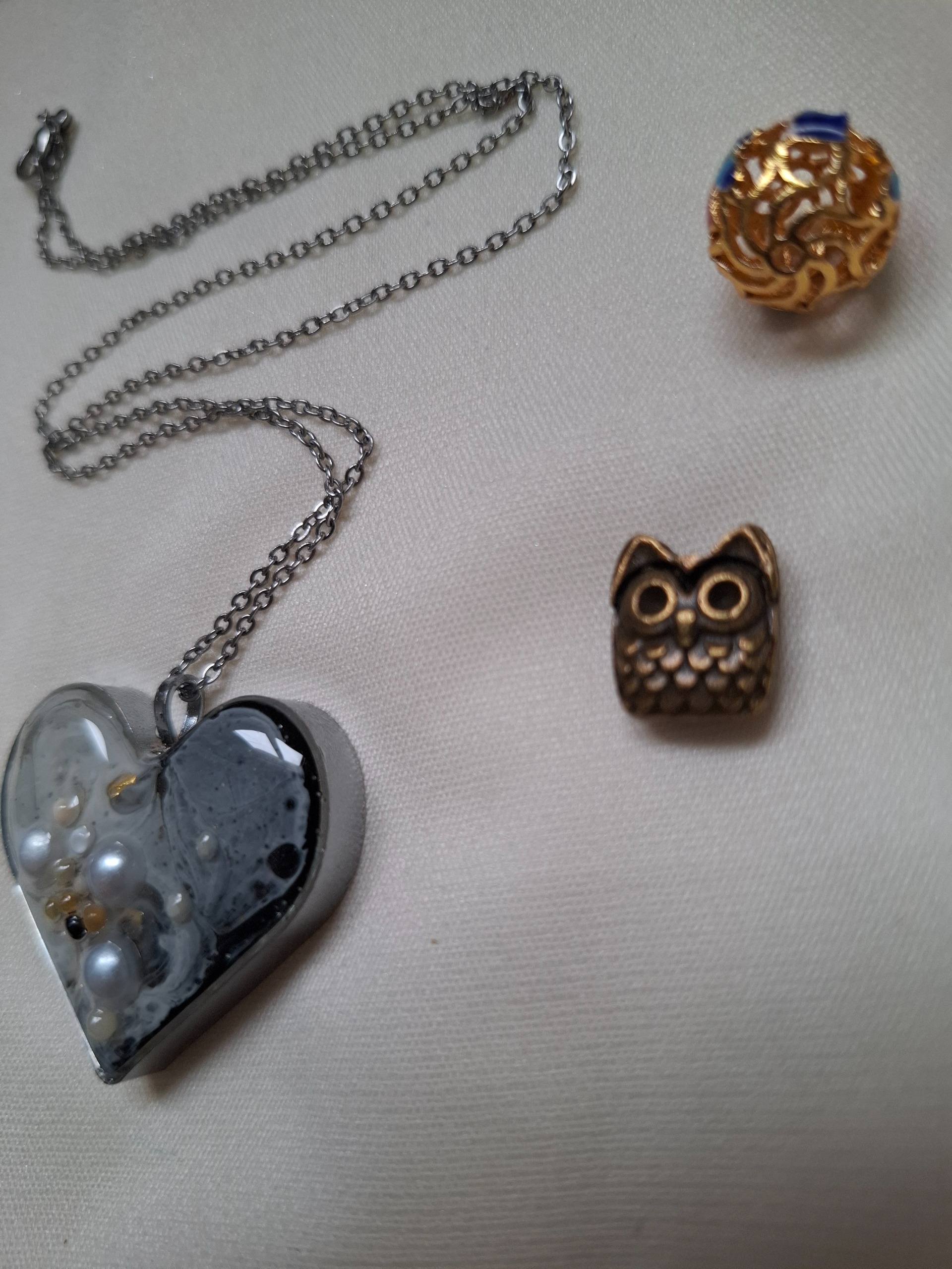 گردنبند رزینی مرواریدی لونا