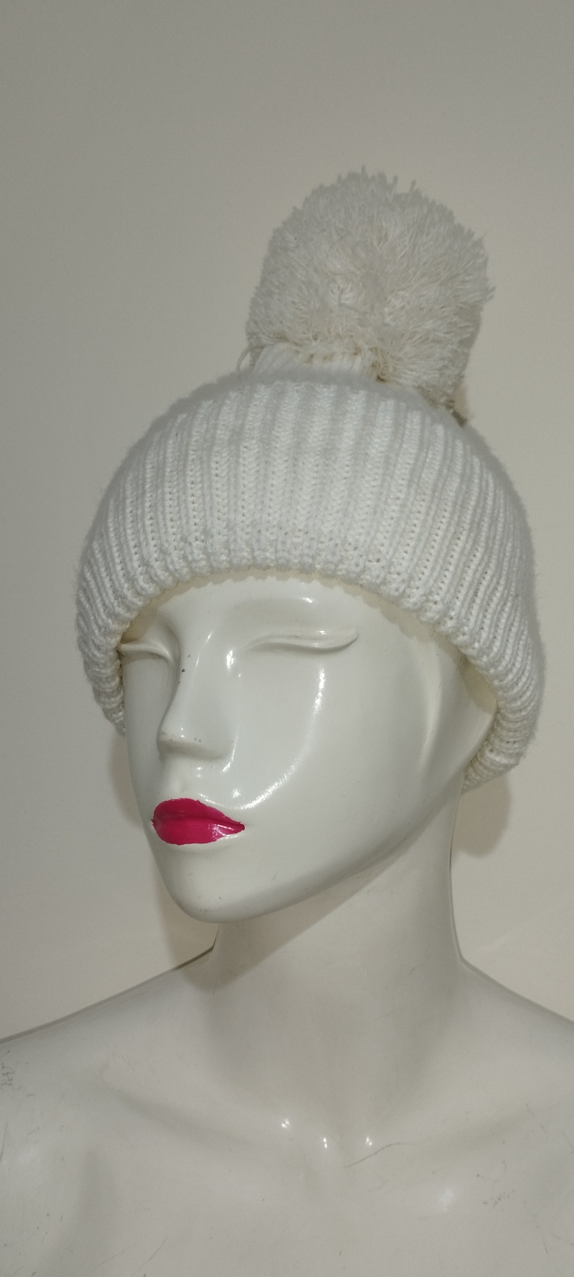 کلاه بافت پوم دار سفید