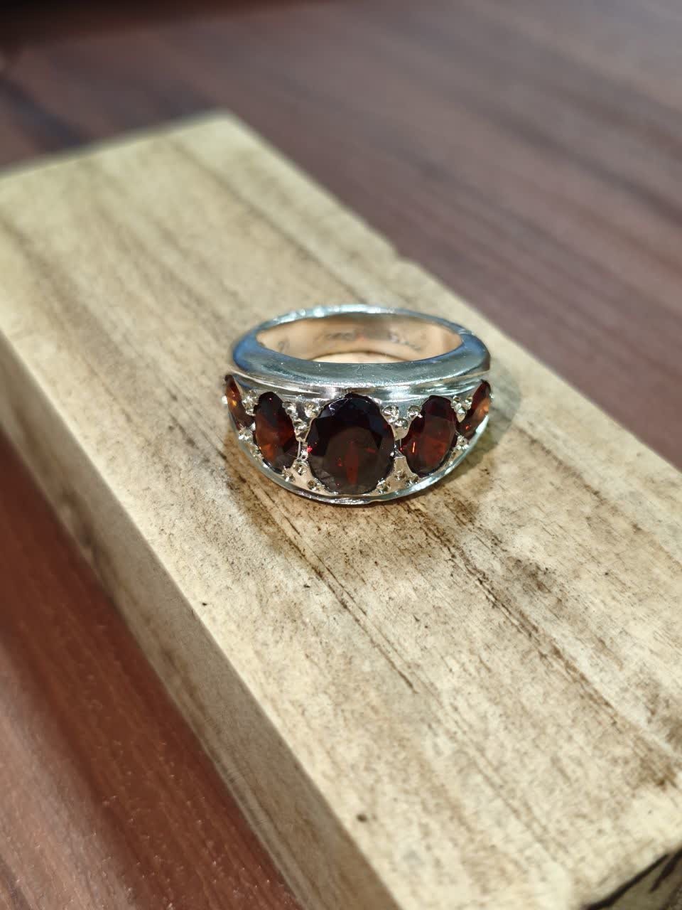 انگشتر پنج نگین گارنت